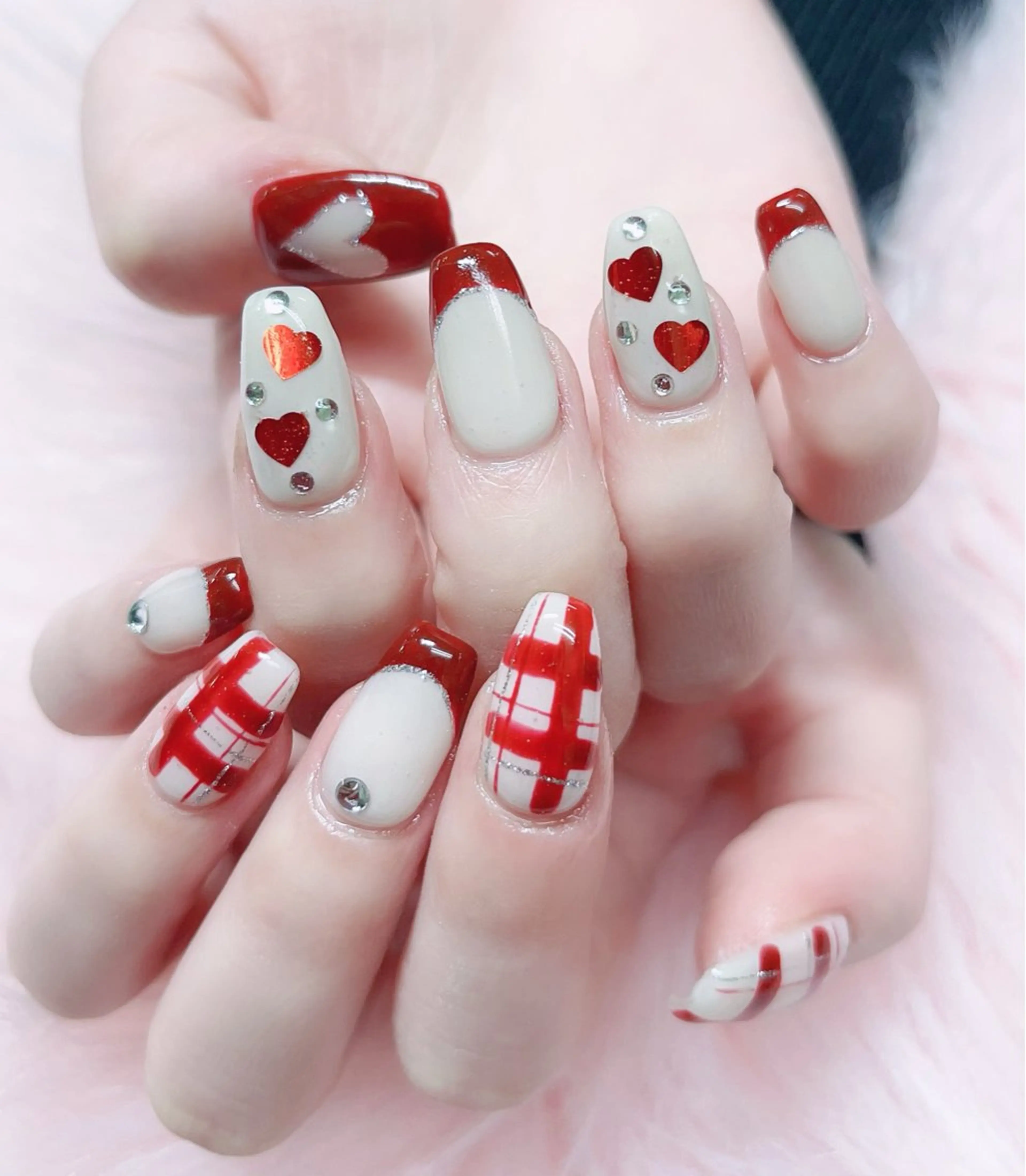 ネイル フレンチネイル ジェルネイル グラデーション 韓国ネイル ラメ(グリッター) ハンドネイル MoonNail ユリ🌸のネイルデザイン
