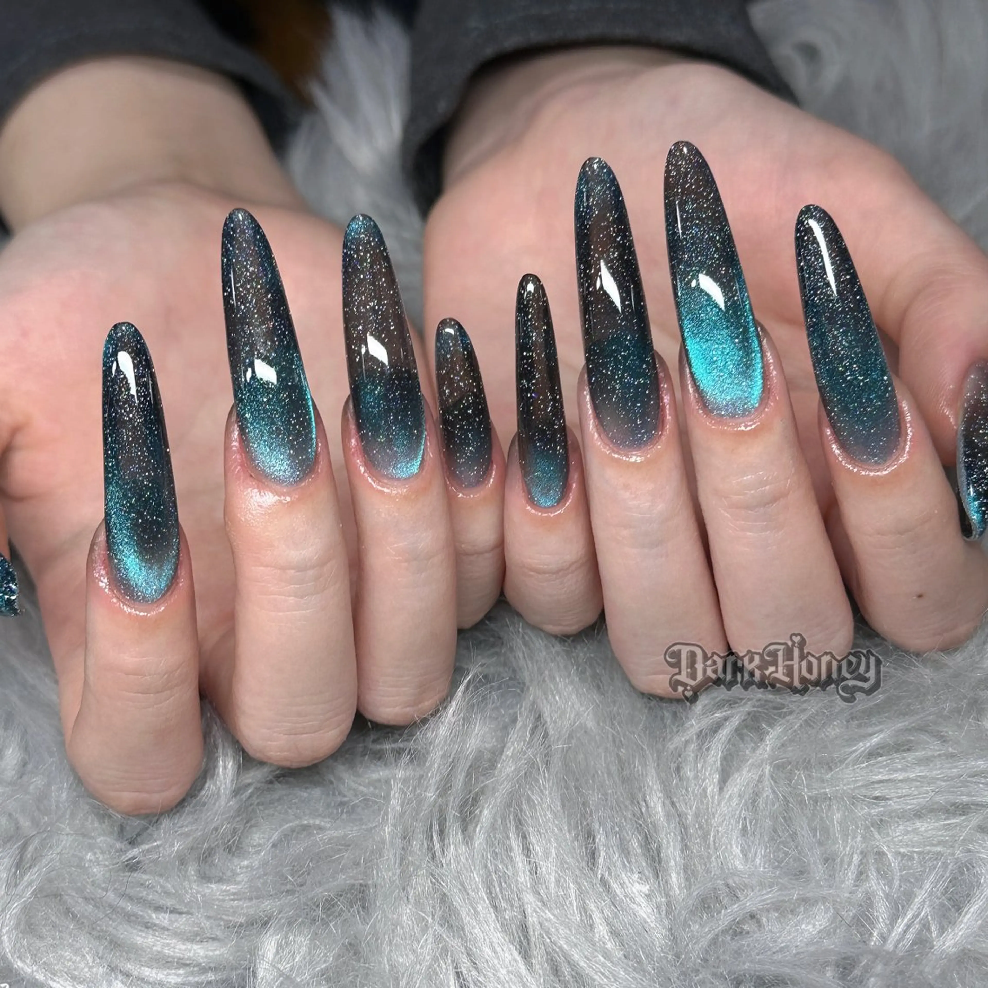 ネイル マグネットネイル Dark honey スカルプ専門原宿店のネイルデザイン