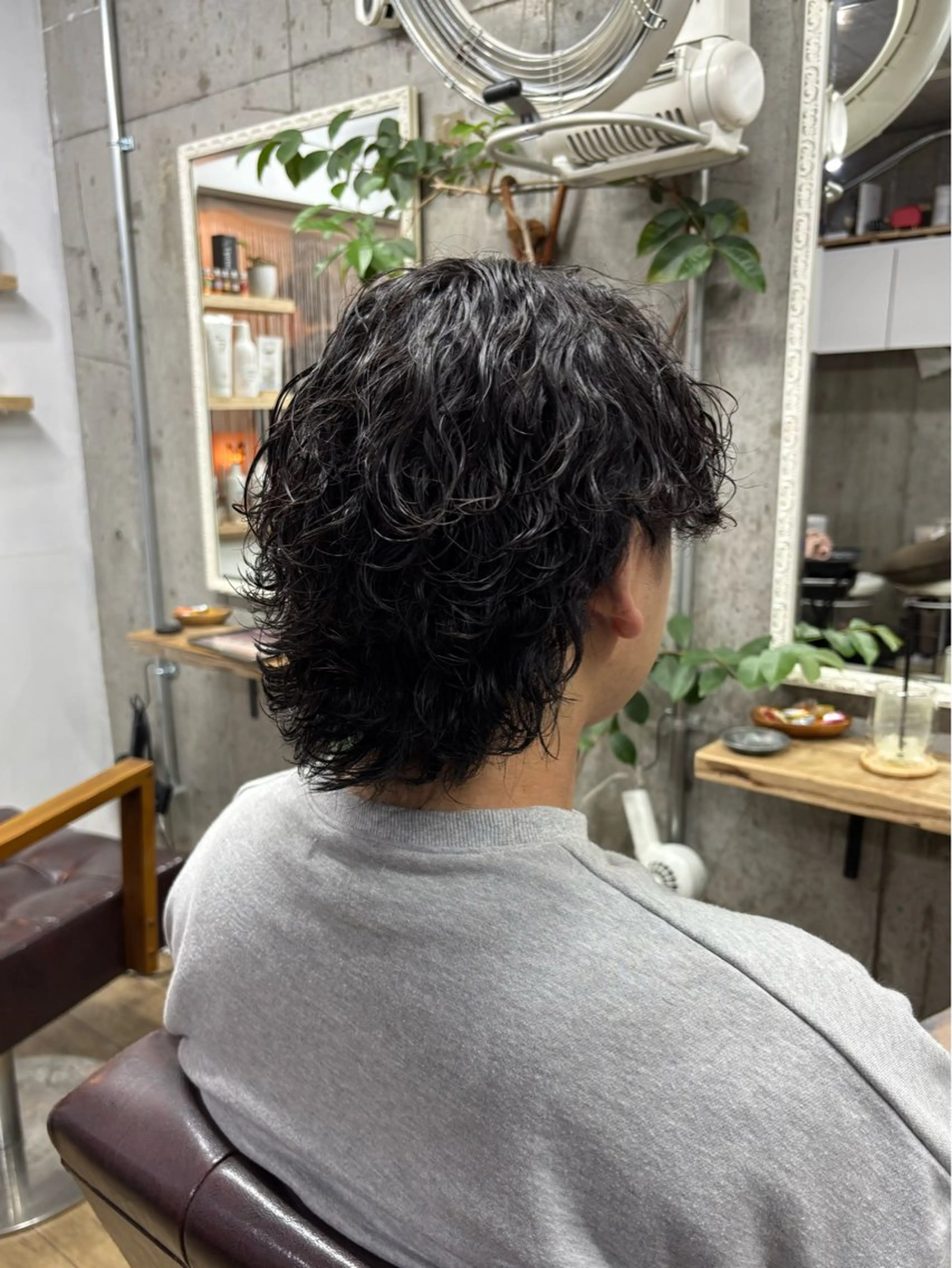 ミディアム パーマ メンズ 波巻きパーマ メンズウルフカット ウルフカット 【メンズ特化】パーマ /マッシュ/ヨシダのヘアスタイル