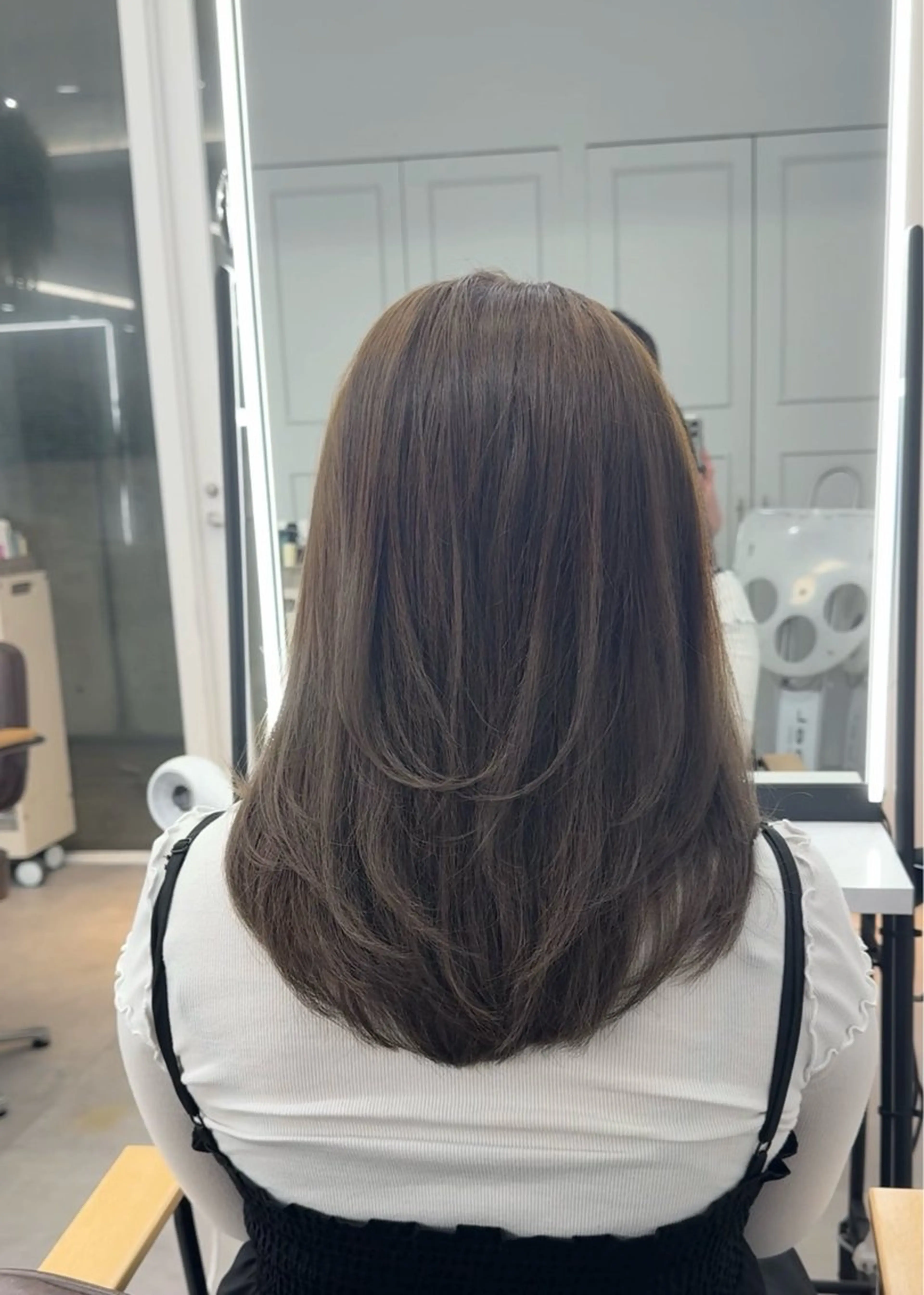 セミロング カラー レイヤーカット カット 宇田川 結菜のヘアスタイル