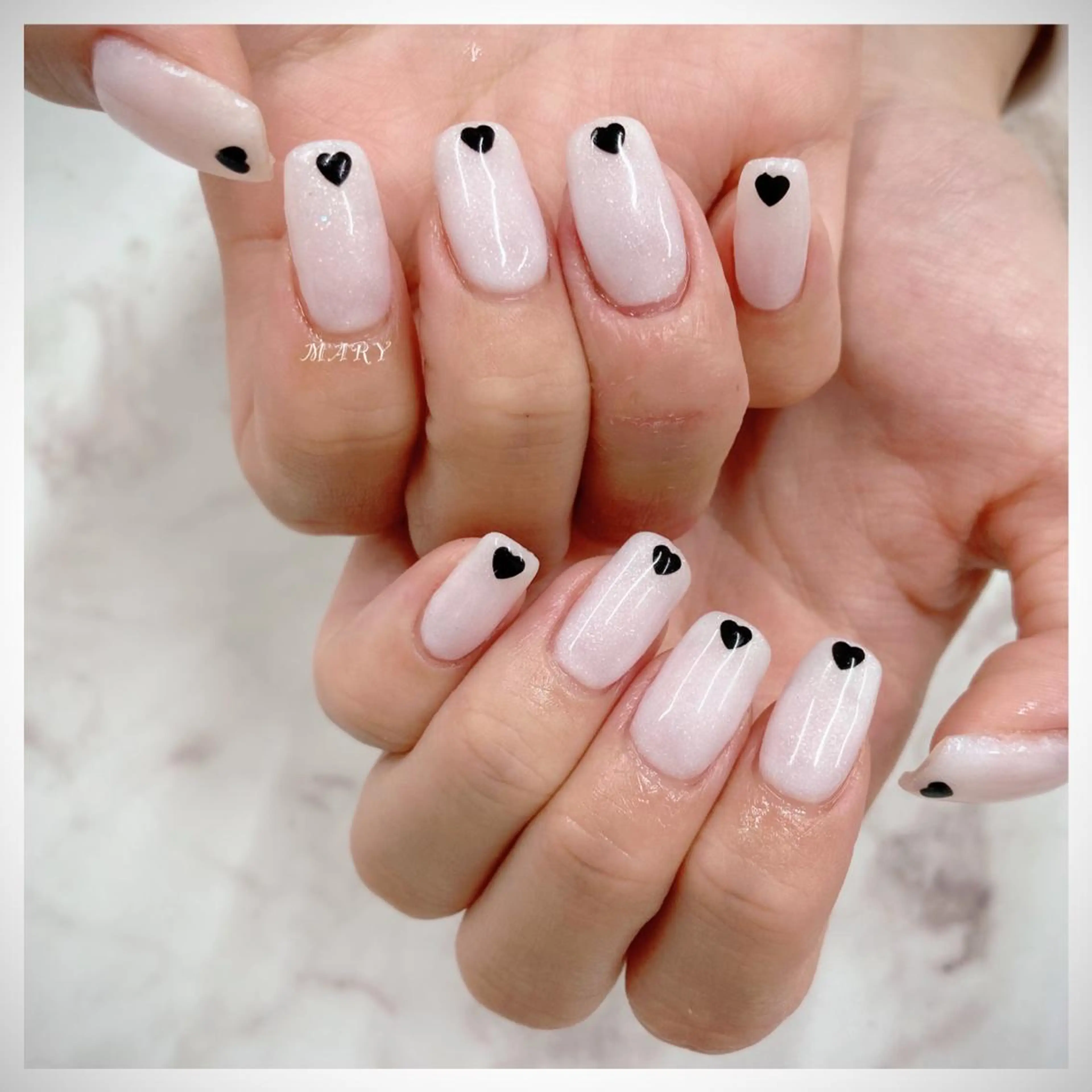 ネイル ハート ホログラムネイル ニュアンスネイル ワンカラーネイル スクエアネイル ハンドネイル Mary nail .narumiのネイルデザイン