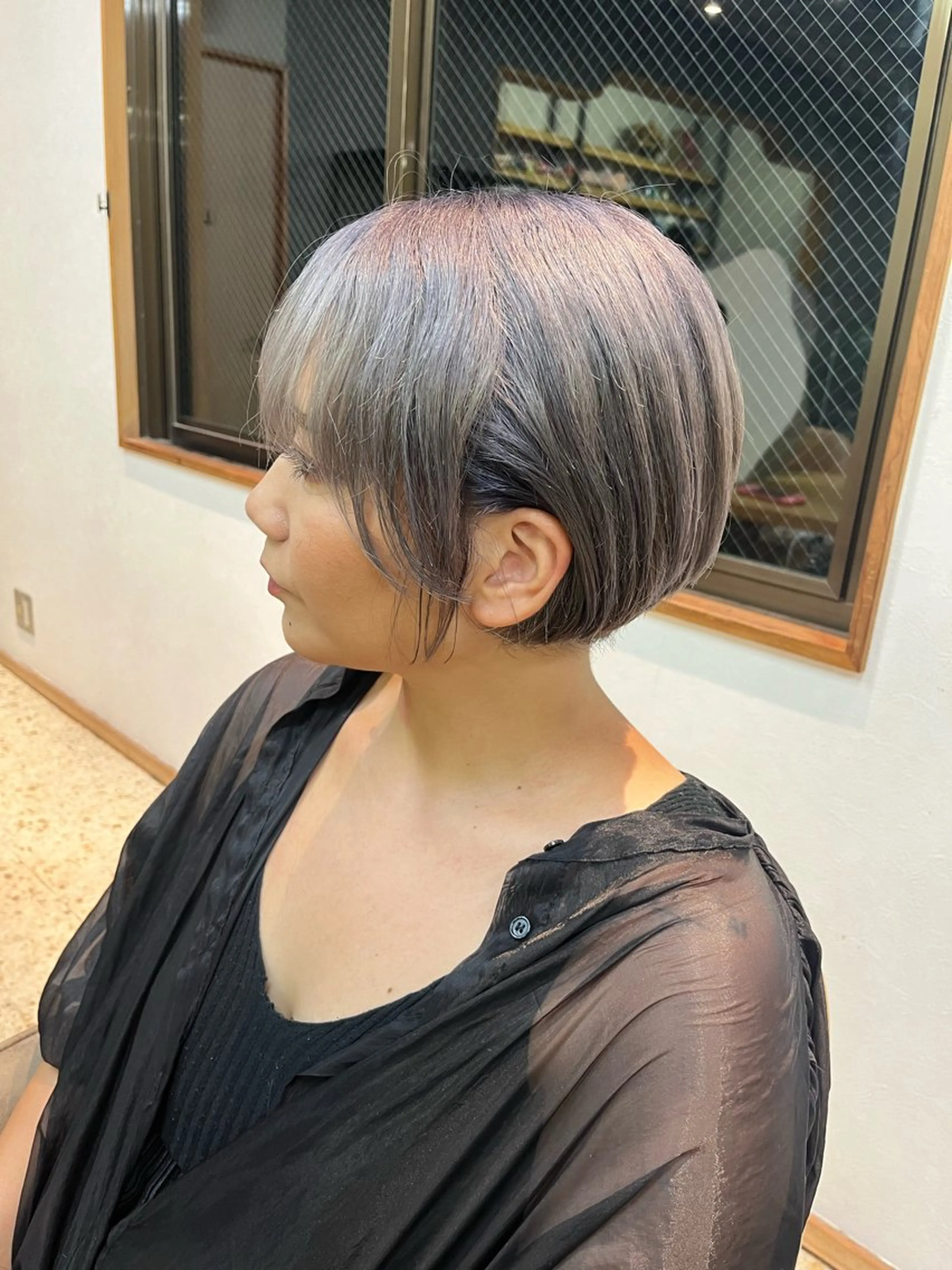 ショート カラー ブリーチ ラベンダーカラー シルバー ヘアカラー トリートメント 韓国ヘア🇰🇷 RYOTAのヘアスタイル