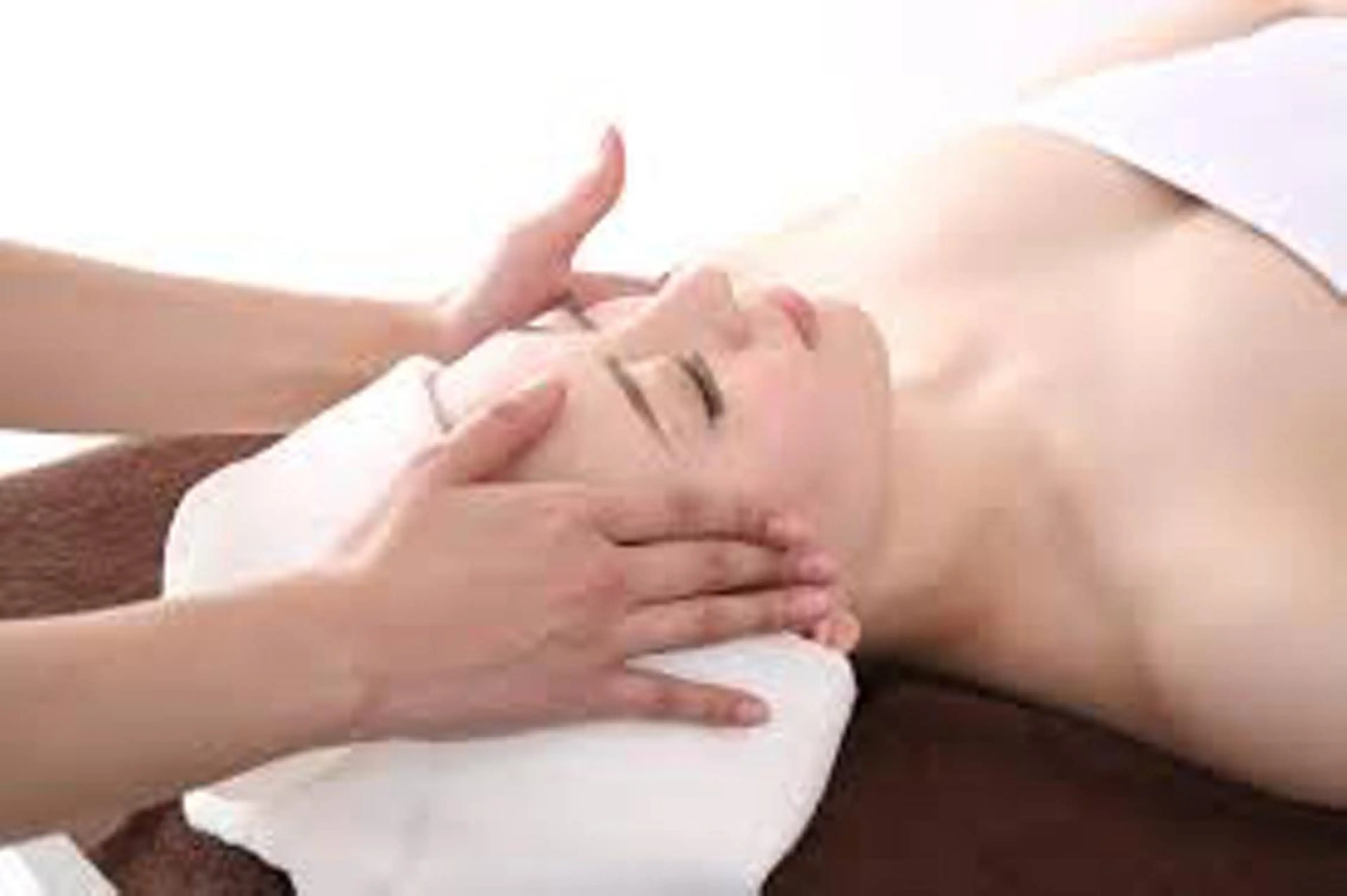 エレクトロポレーション/美容液を導入でお肌が艶ピカに!ダウンタイムなしの安心エステ/ミニモ限定価格なのでお見逃しなく!の写真