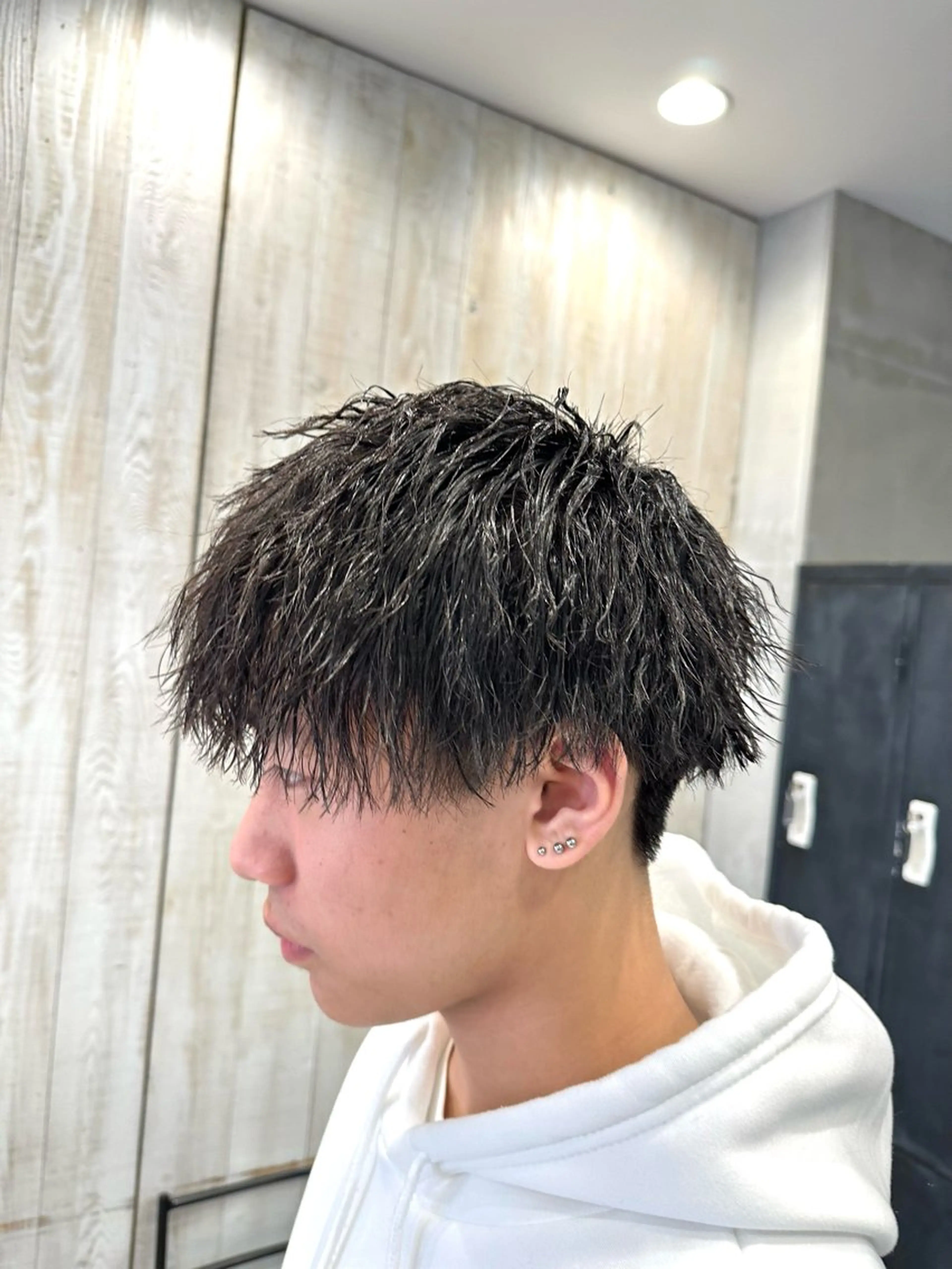 パーマ メンズ アップバング メンズハイライト メンズメッシュ メンズパーマ メンズショート 梅田中崎町メンズ 美容師ユースケのヘアスタイル