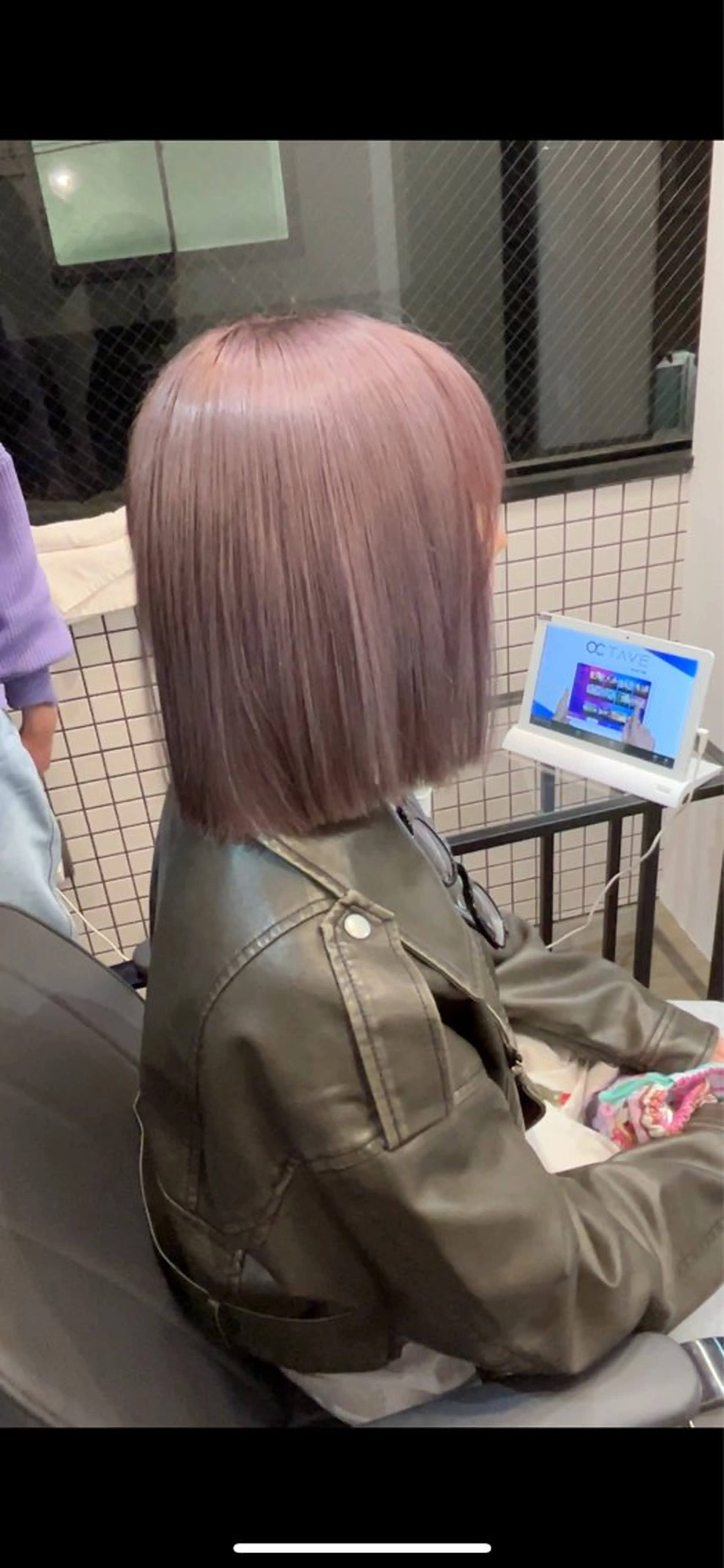 カラー ニトウ レイナのヘアスタイル