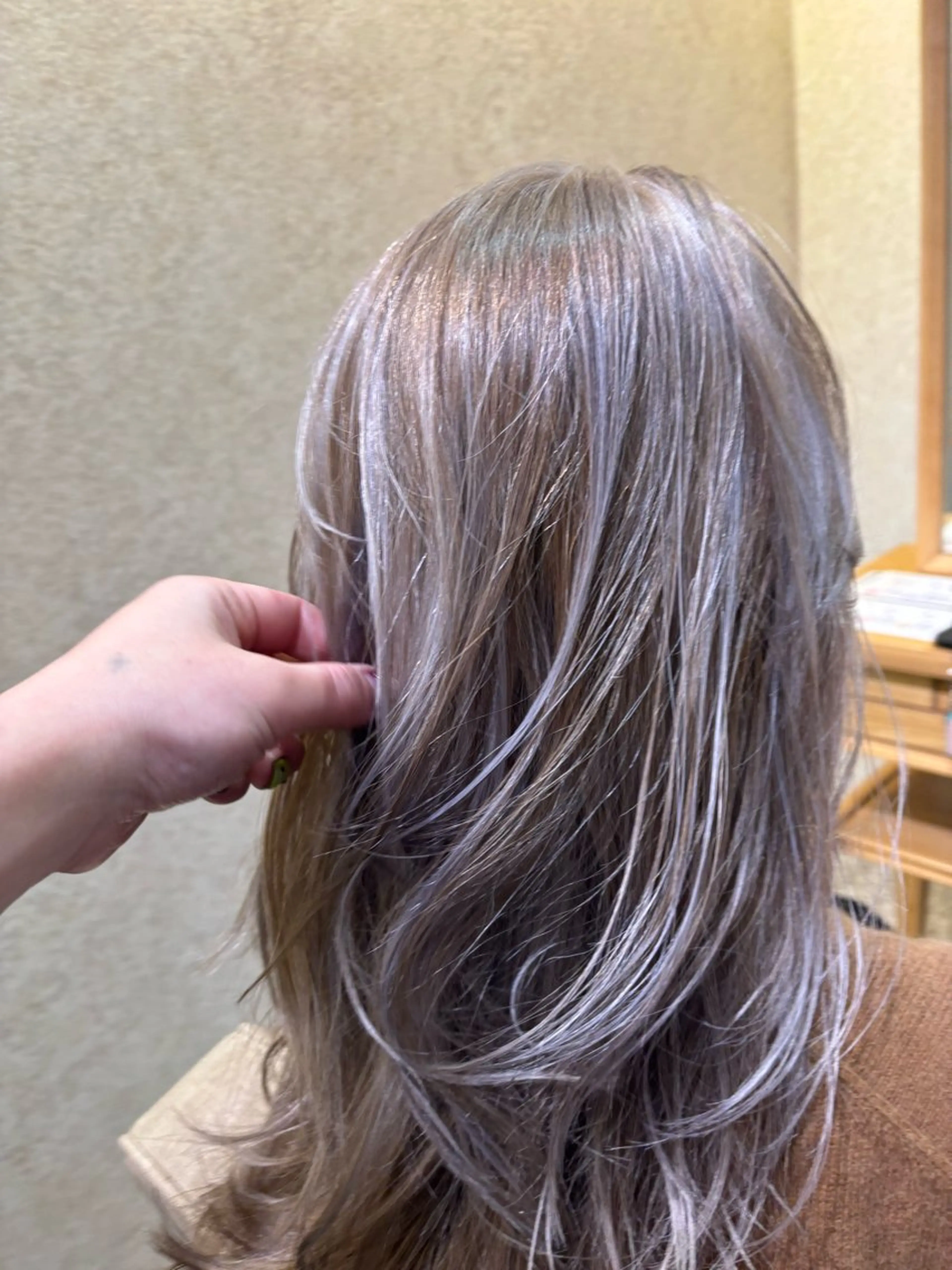 ロング ヘアカラー 韓国 レイヤーカット ハッシュカットのヘアスタイル