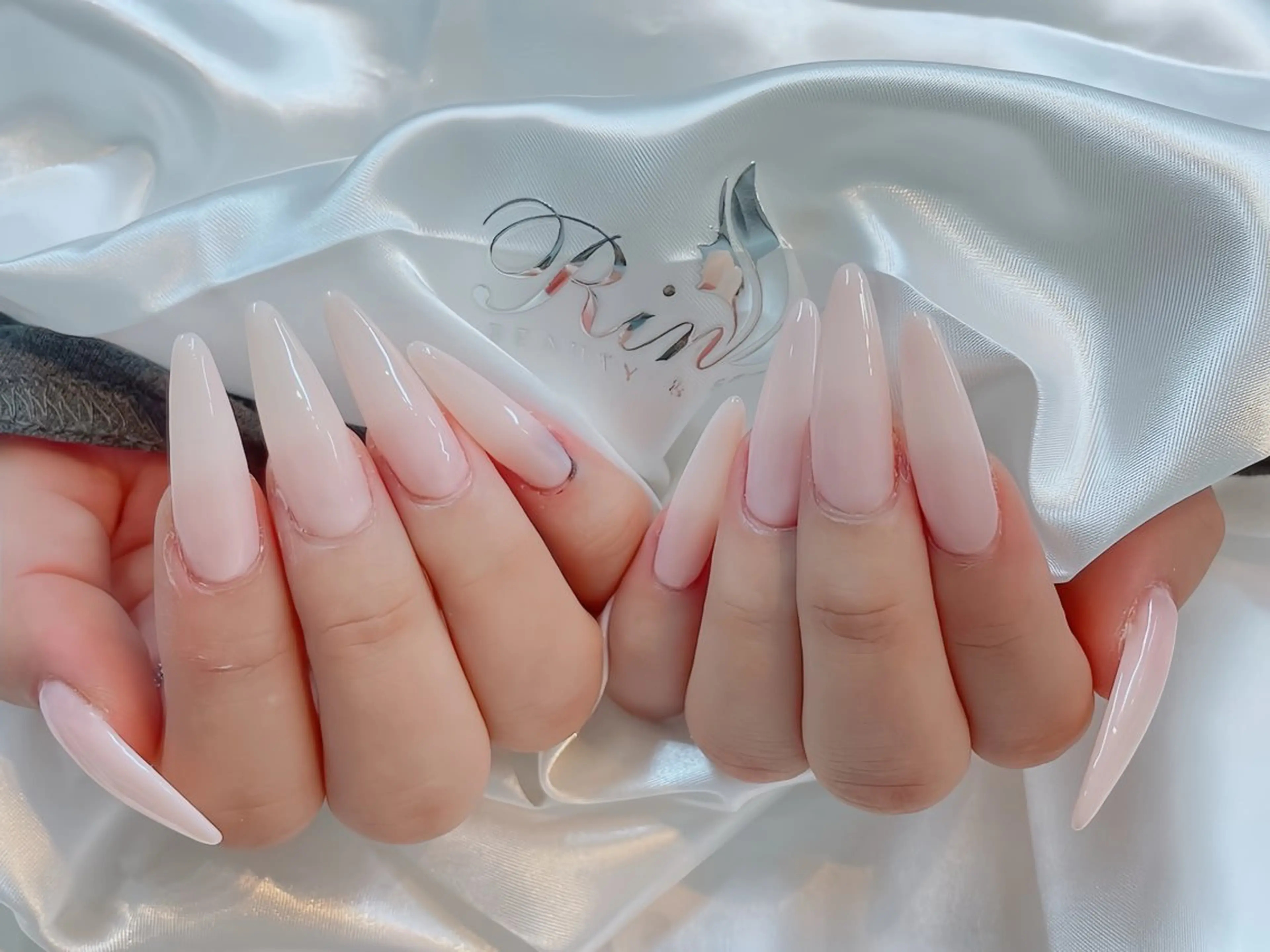 ネイル アートネイル フレンチネイル キラキラネイル 韓国ネイル 水色 ハンドネイル Rin Nail 新大久保店のネイルデザイン