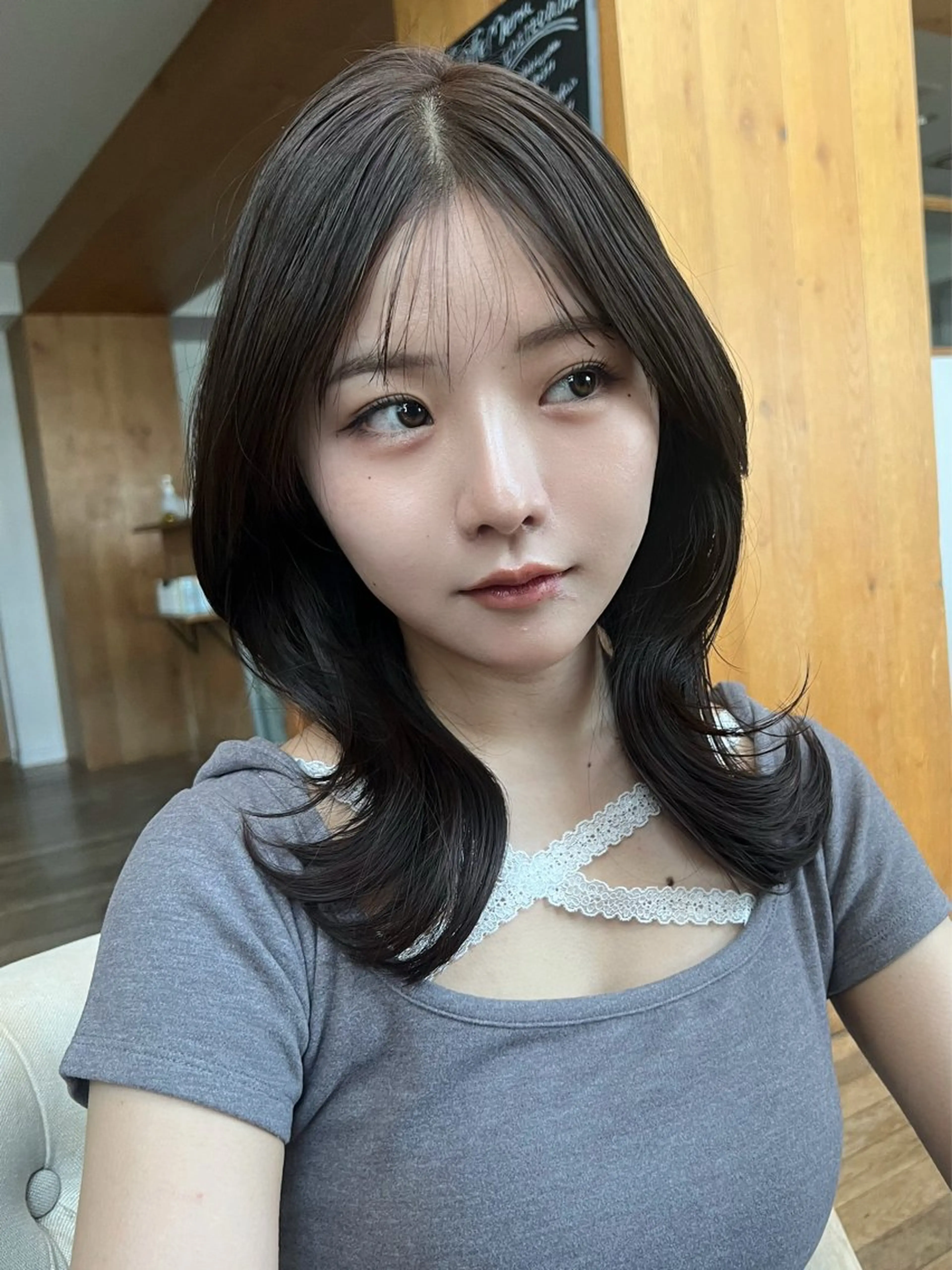 ミディアム カラー くびれヘア レイヤーカット ヘアカラー 望月威吹/表参道/レ イヤー/似合わせのヘアスタイル