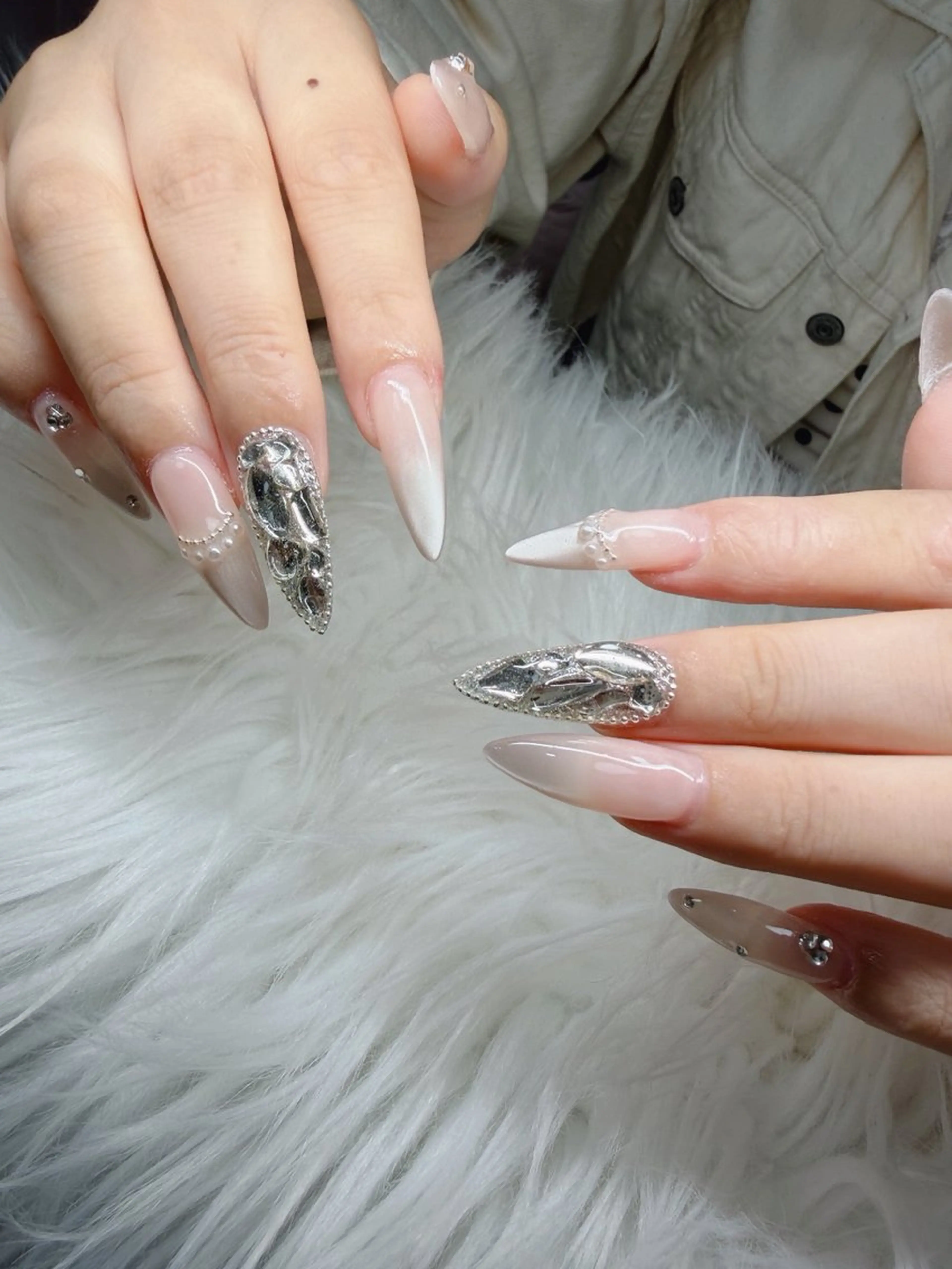 ネイル 長さ出し グラデーション 卒業式 キラキラネイル マグネットネイル Lee Nailsのネイルデザイン