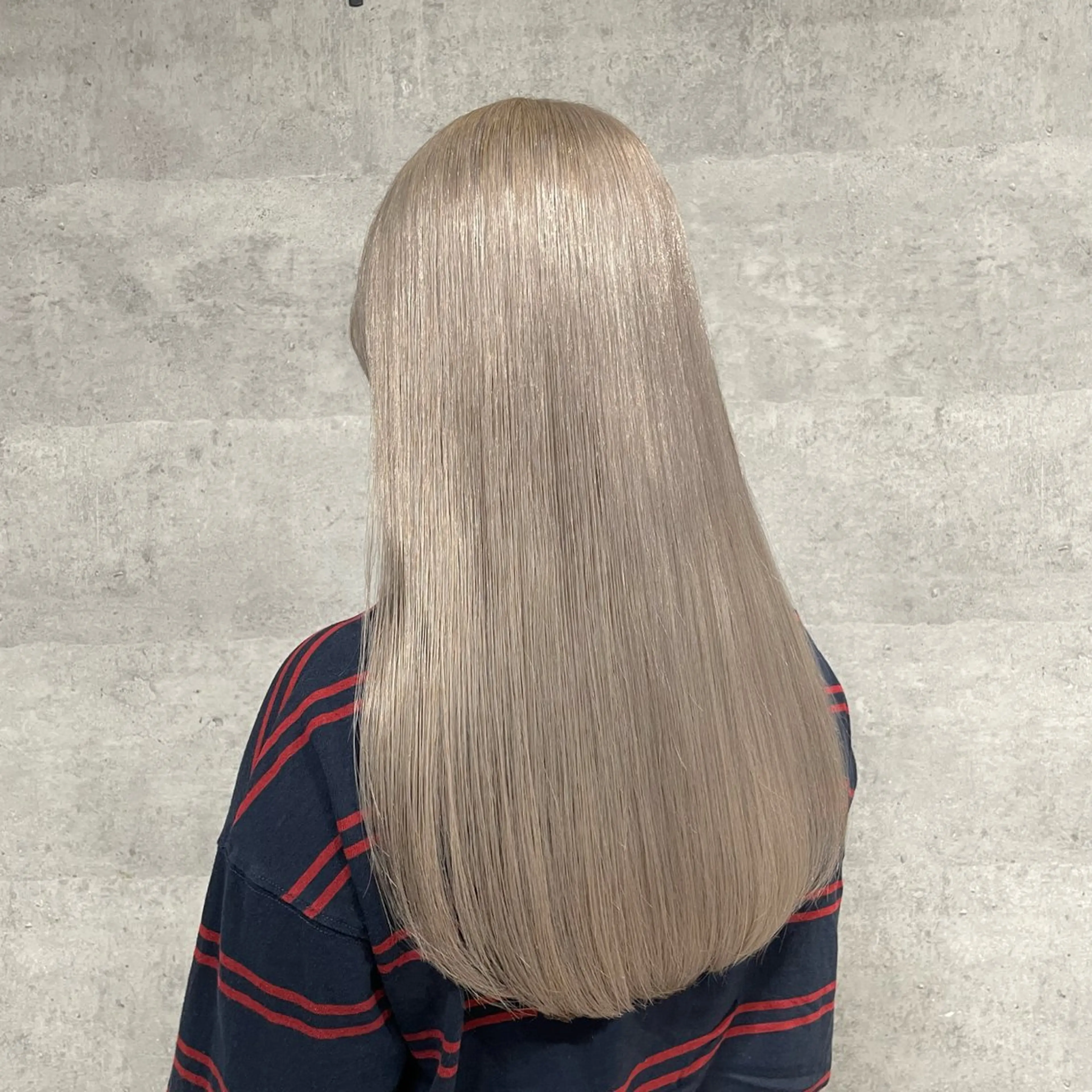 ロング ヘアカラー 出口 千乃のヘアスタイル