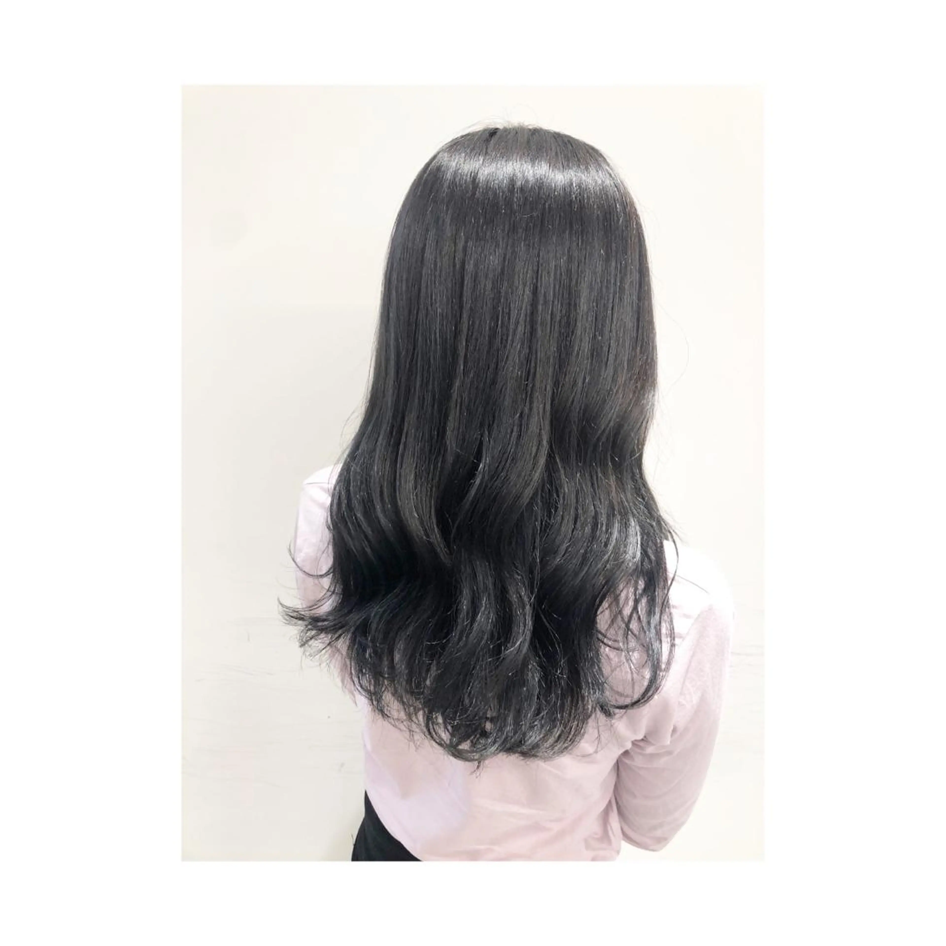 セミロング カラー あらい なつみのヘアスタイル