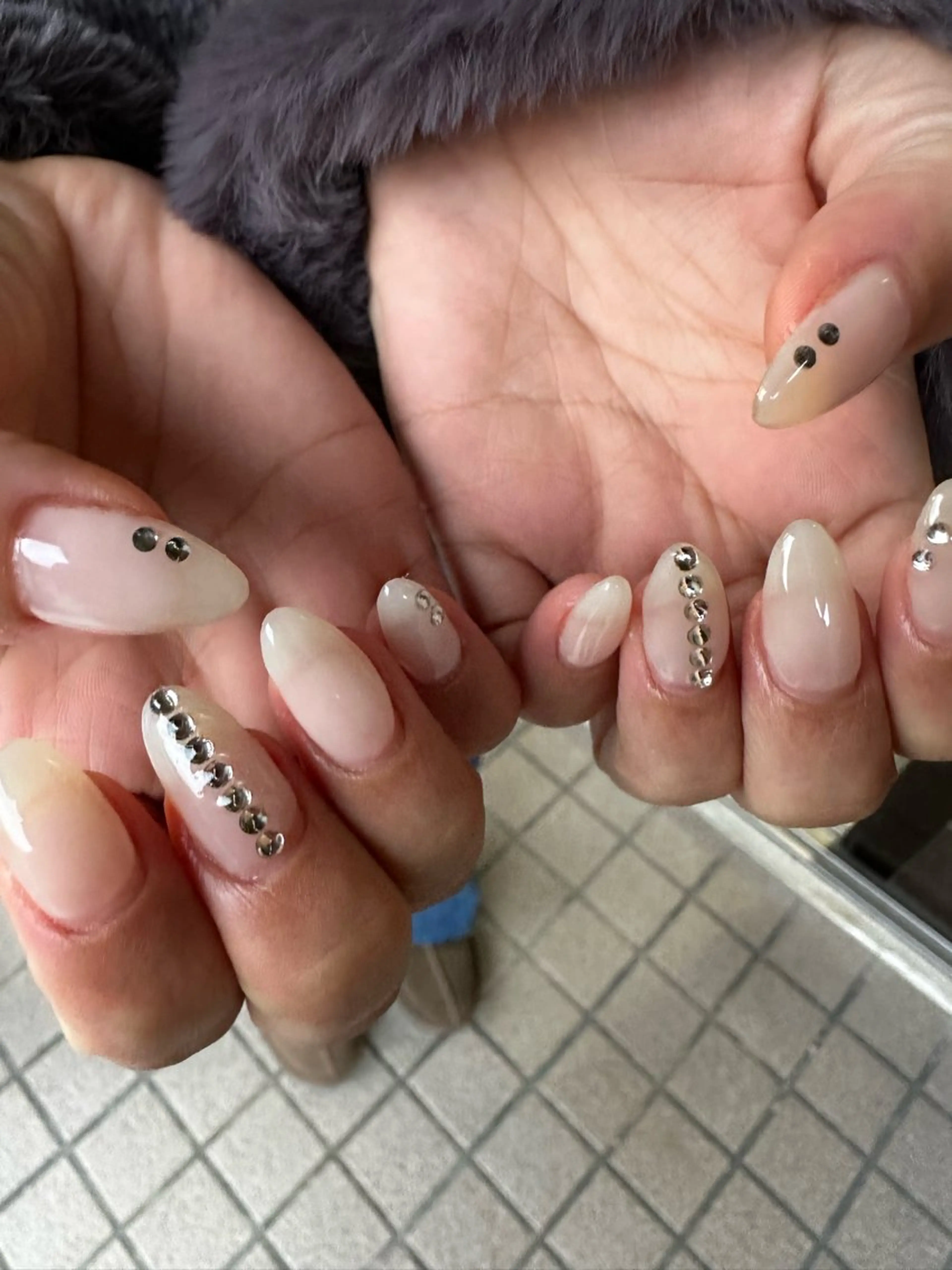 ネイル シンプルネイル ホワイト ハンドネイル Sawa ︎︎𓂃⟡.·のネイルデザイン