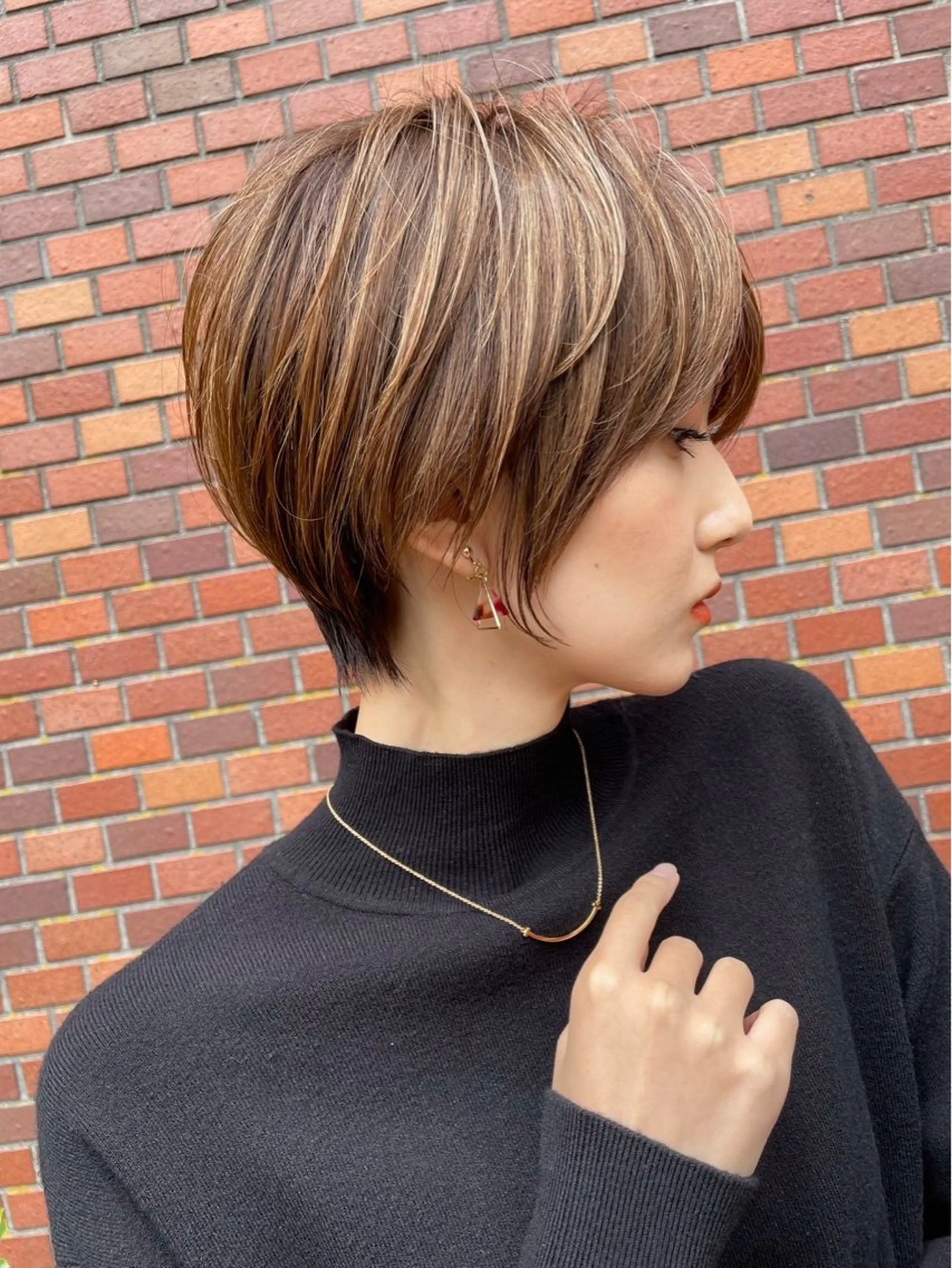 ショート 髪質改善|透明 感カラー🩵レイヤーのヘアスタイル