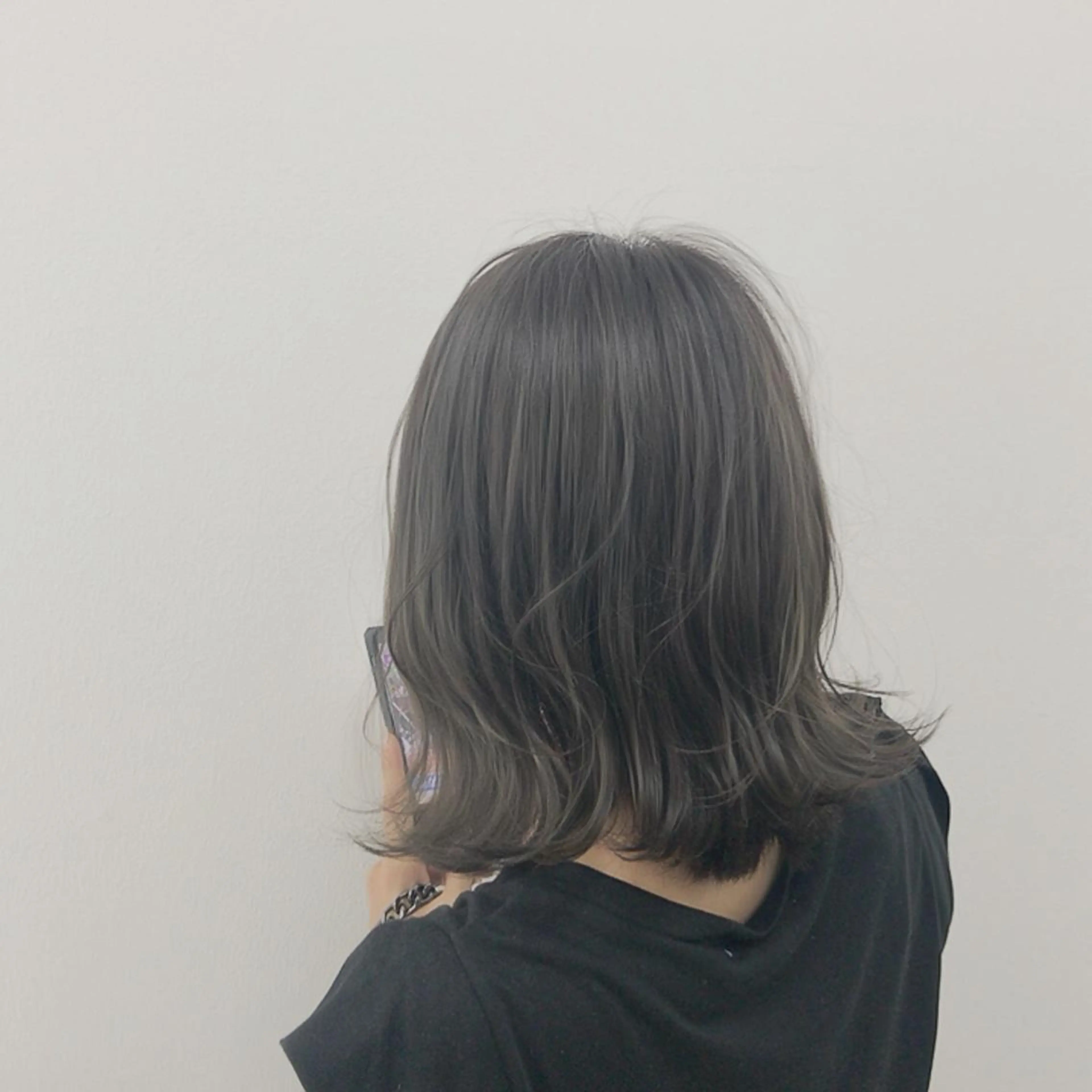 ミディアム カラー ブリーチ グレージュ ハイトーンカラー ブリーチなしカラー Rayt hair レイトヘアーのヘアスタイル