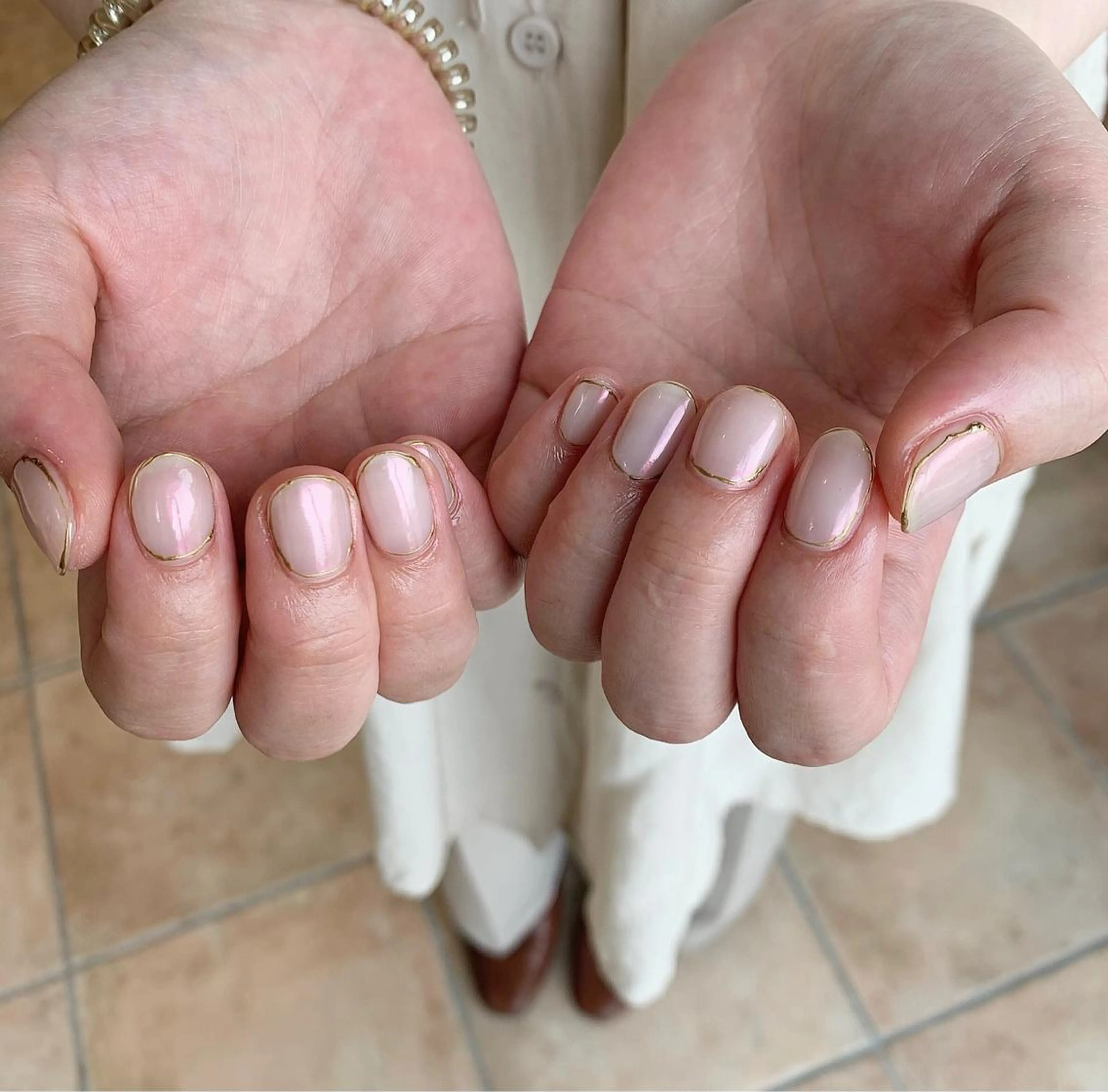 ネイル オーロラネイル ゴールド ピンク ハンドネイル 佐藤 穂乃香のネイルデザイン