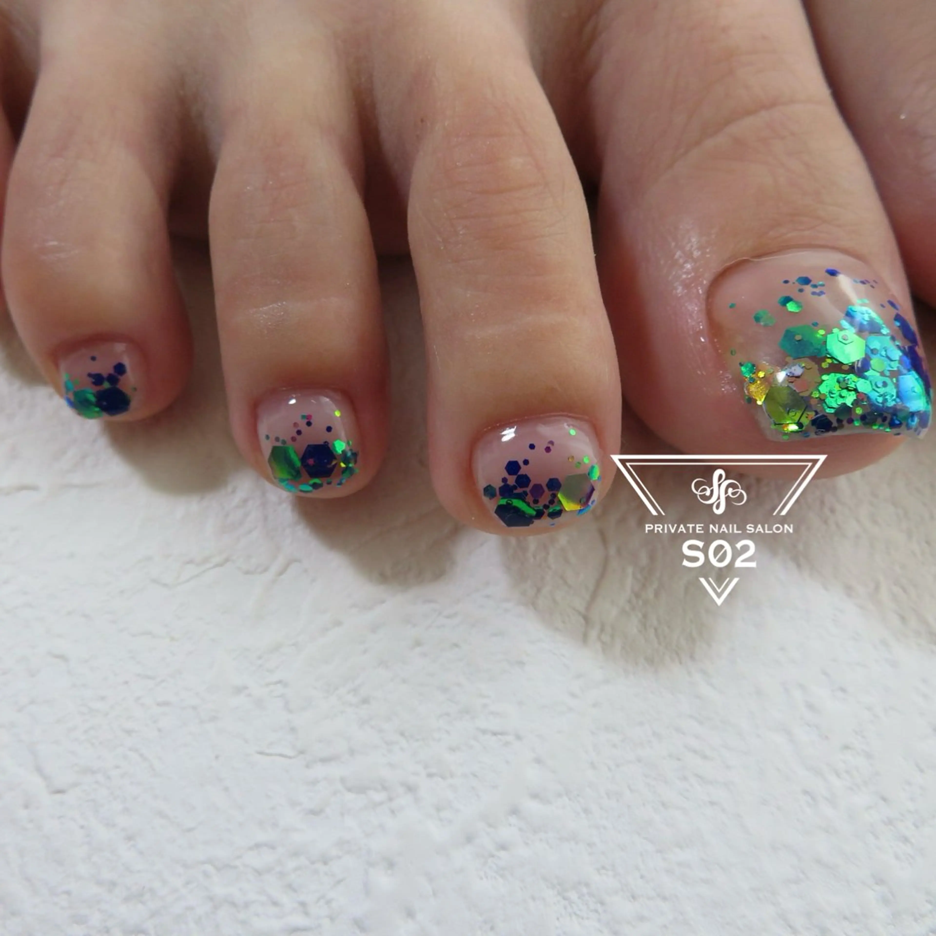 ネイル グラデーション ラメ(グリッター) S02 𝙲𝚑𝚒𝚎のネイルデザイン