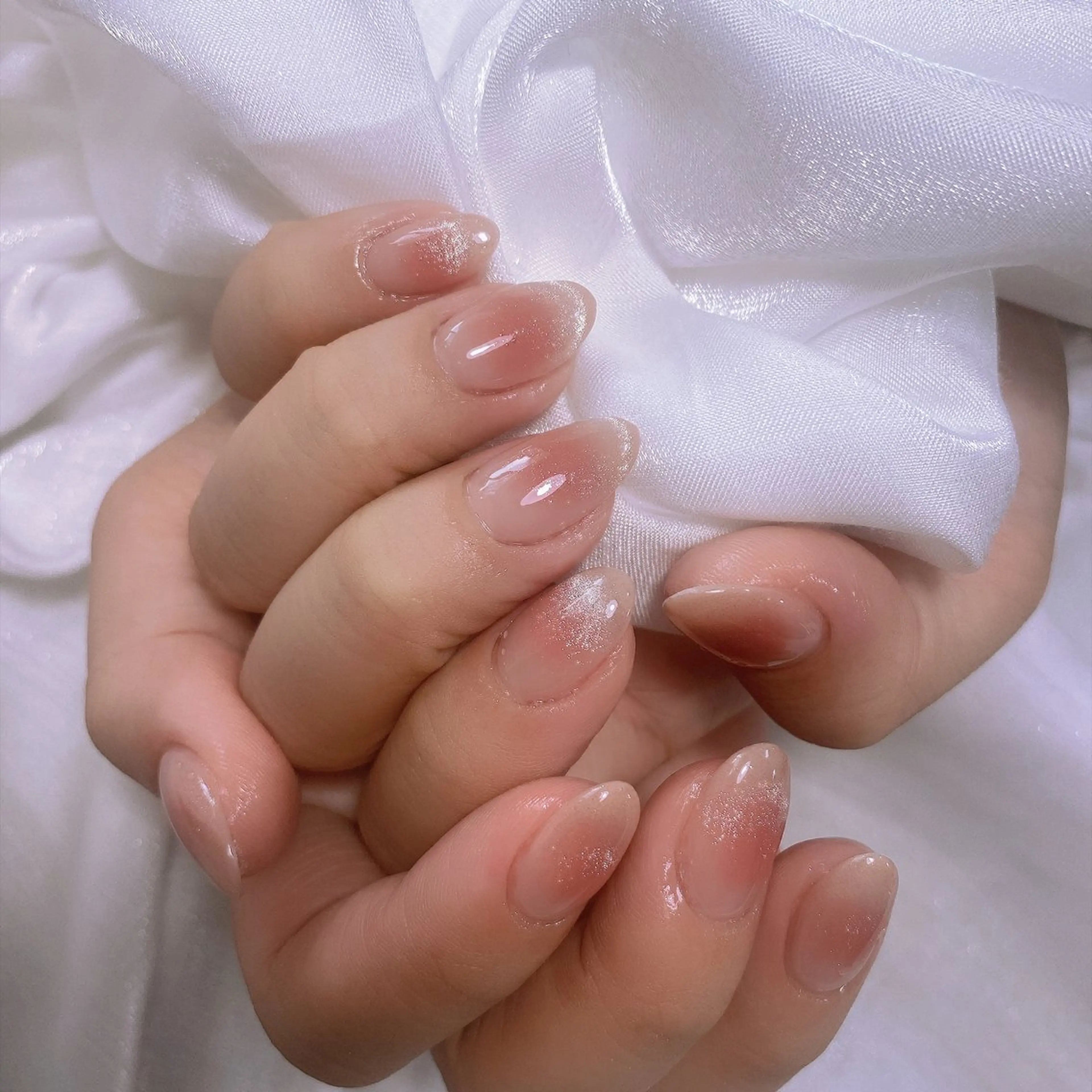 ネイル ブルー チークネイル フレンチネイル ハート ホログラムネイル ハンドネイル インフィニティ ネイルサロンのネイルデザイン