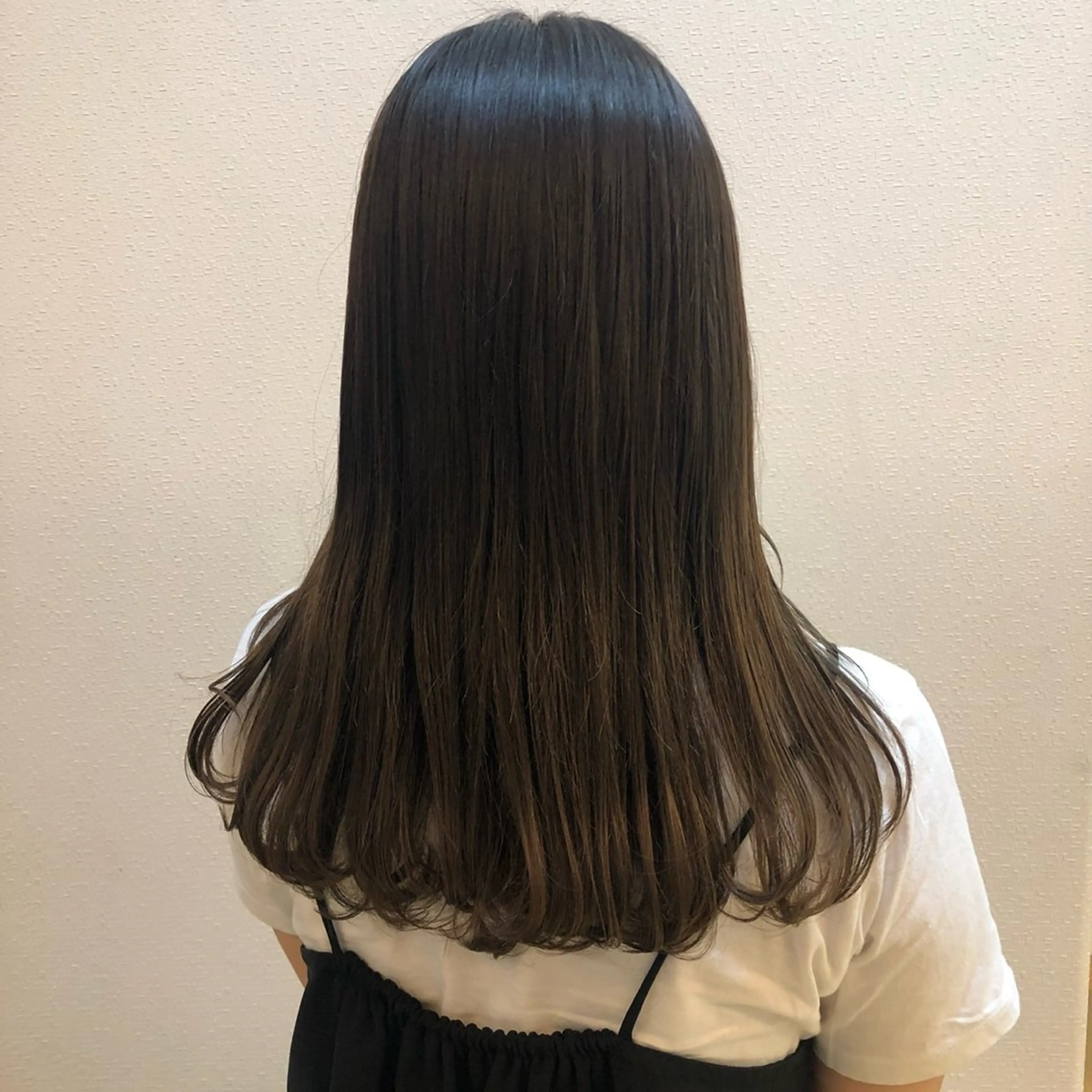 ロング カラー カット ヘアカラー トリートメント 東村 桃花のヘアスタイル