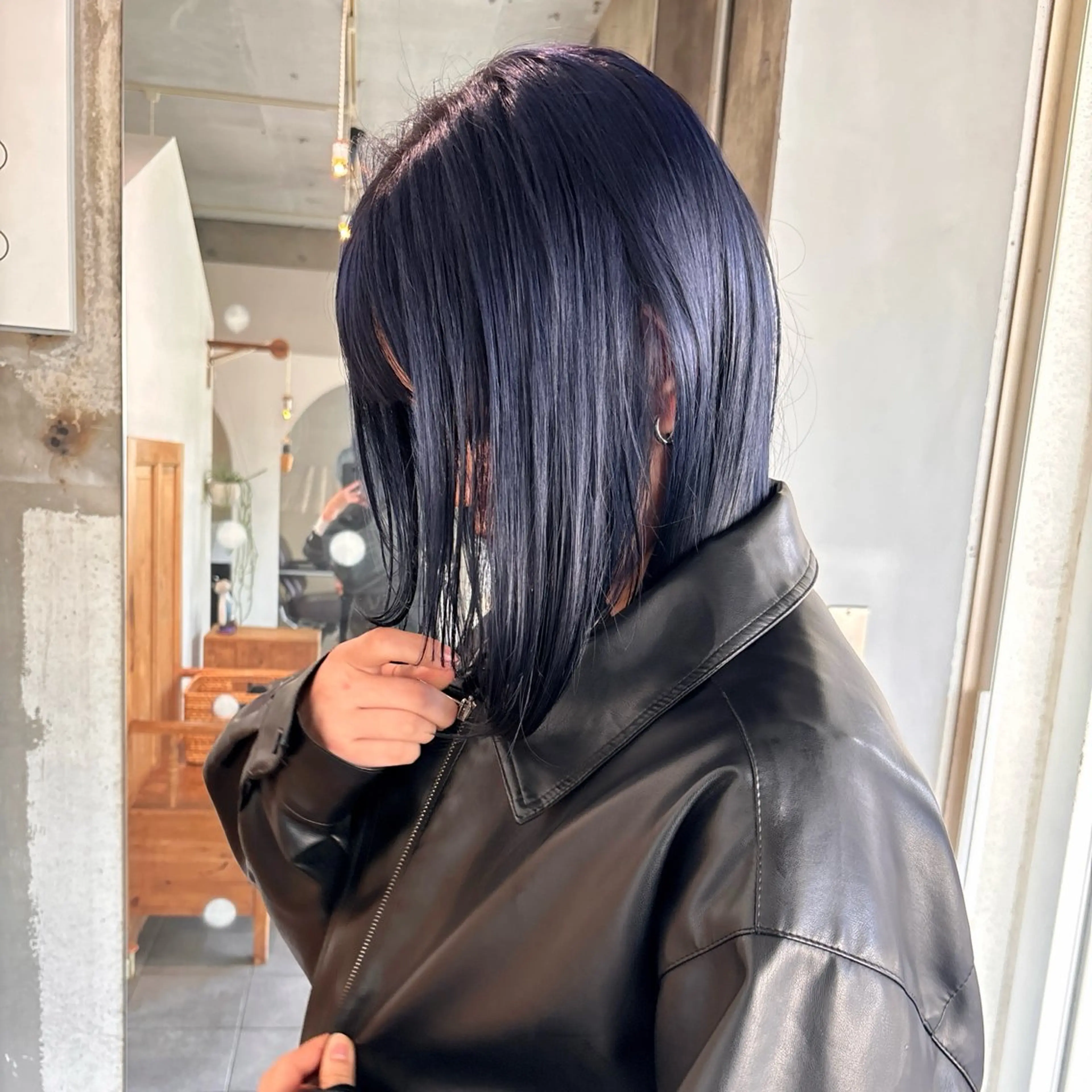 カラー ミディアム ブリーチ 透明感カラー デザインカラー ネイビーカラー ボブ カット ヘアカラー mirai/レイヤー ボブ/デザインのヘアスタイル