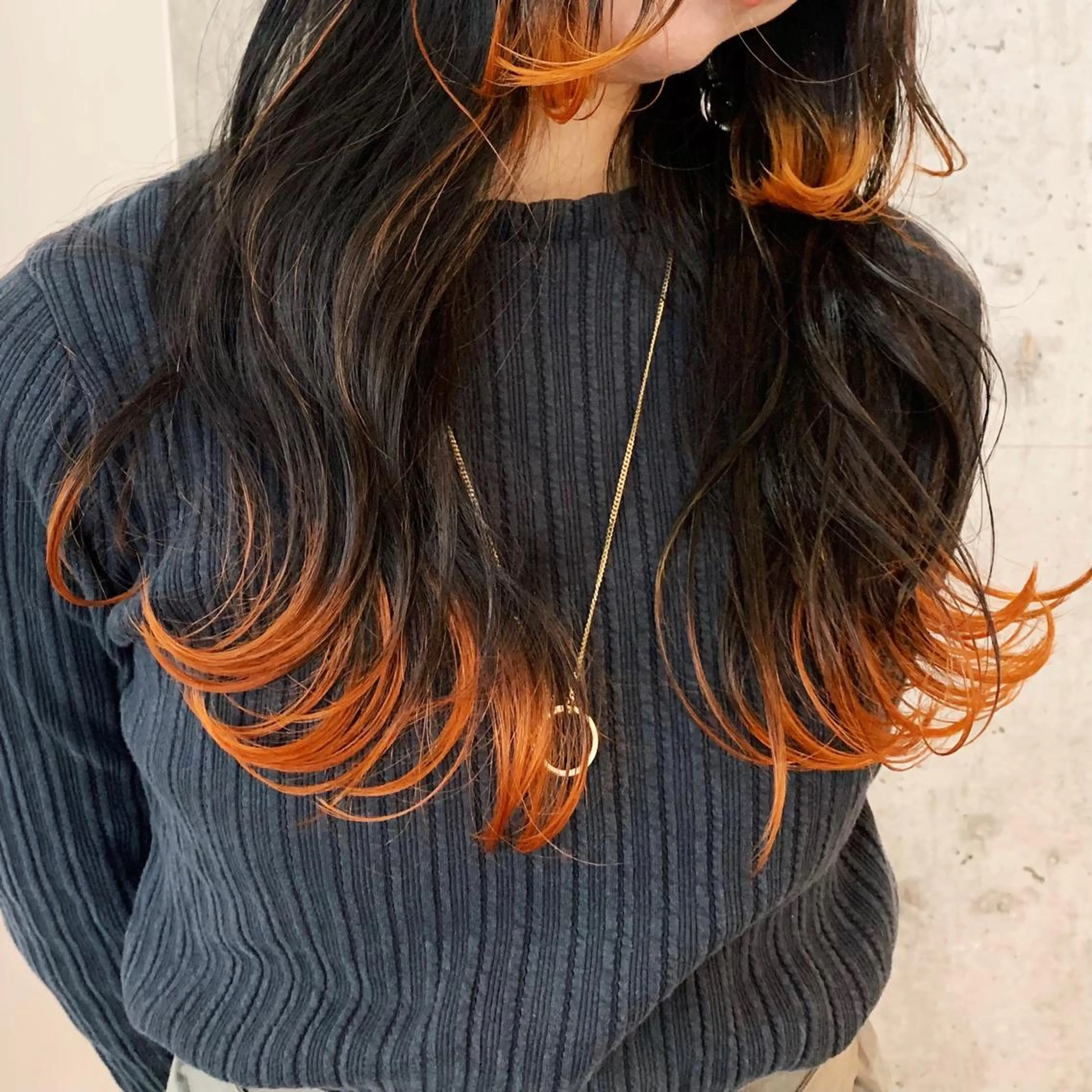 ロング カラー オレンジ ヘアカラー 切りっぱなしボブ/ ブリーチカラー/大塚のヘアスタイル