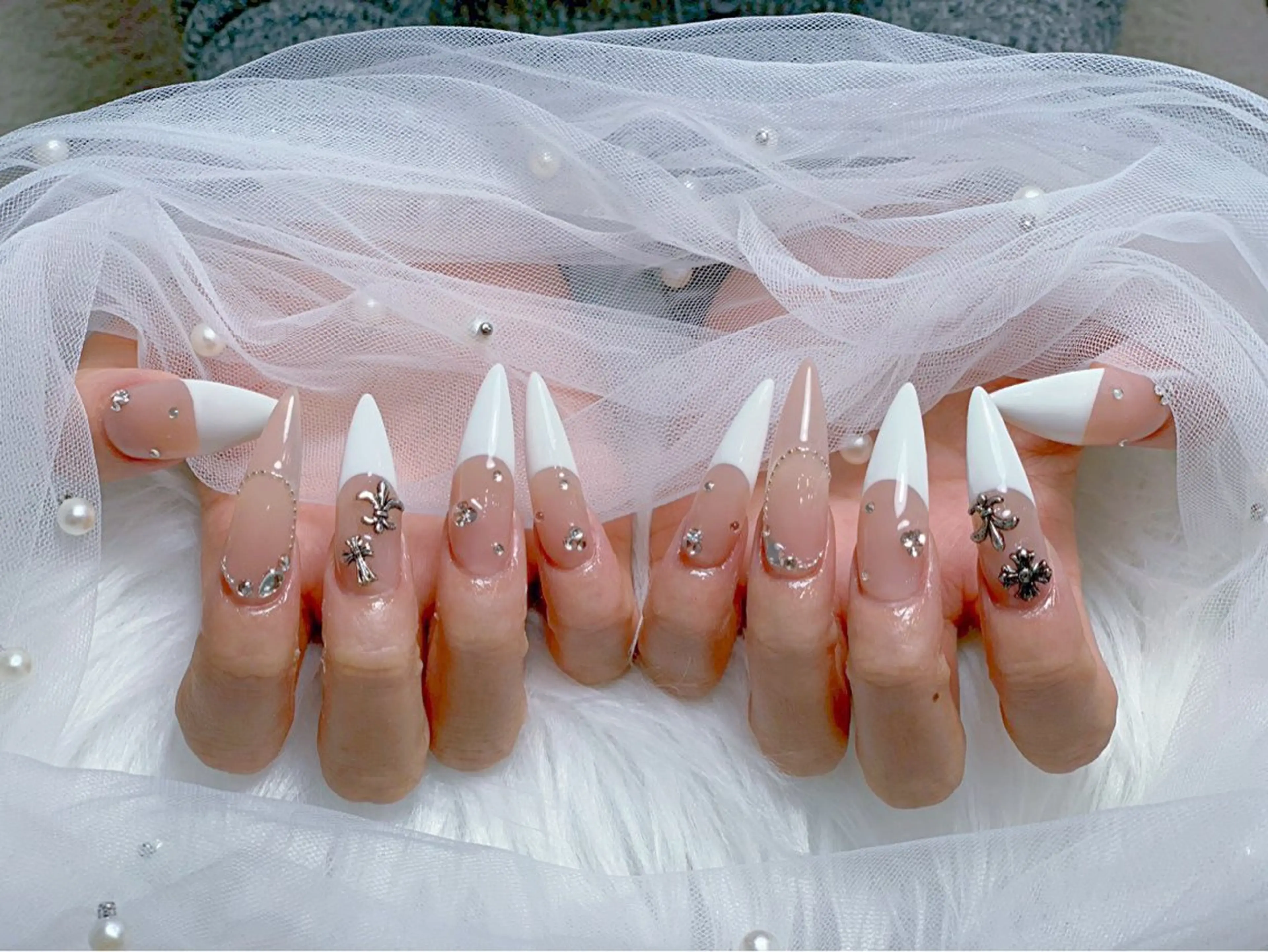 ネイル アートネイル オーロラネイル チークネイル 長さ出し フットネイル ハンドネイル ハンドケア Mio_ Noiranailのネイルデザイン