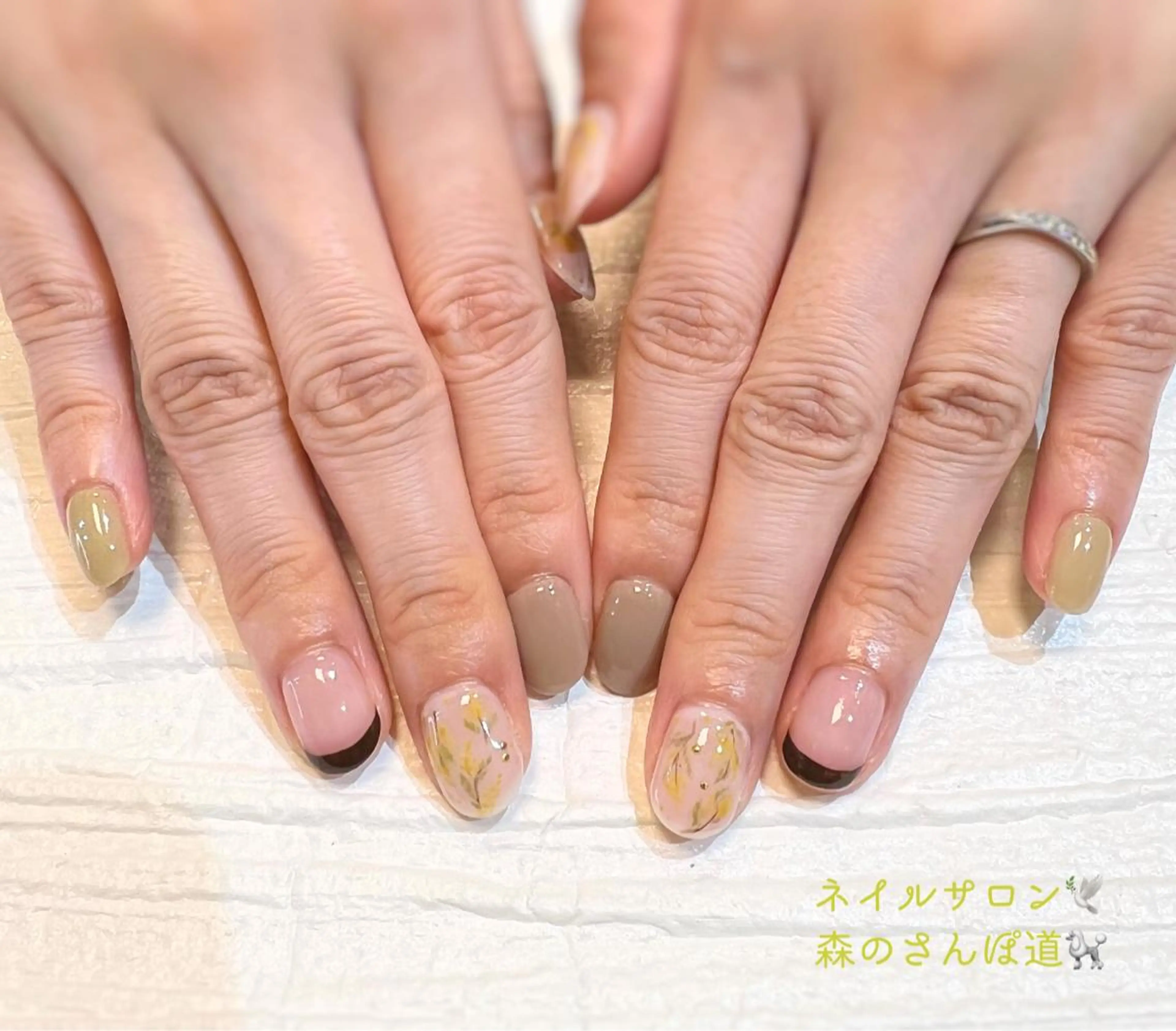 ネイル ハンドネイル ショートネイル 森のさんぽ道のネイルデザイン