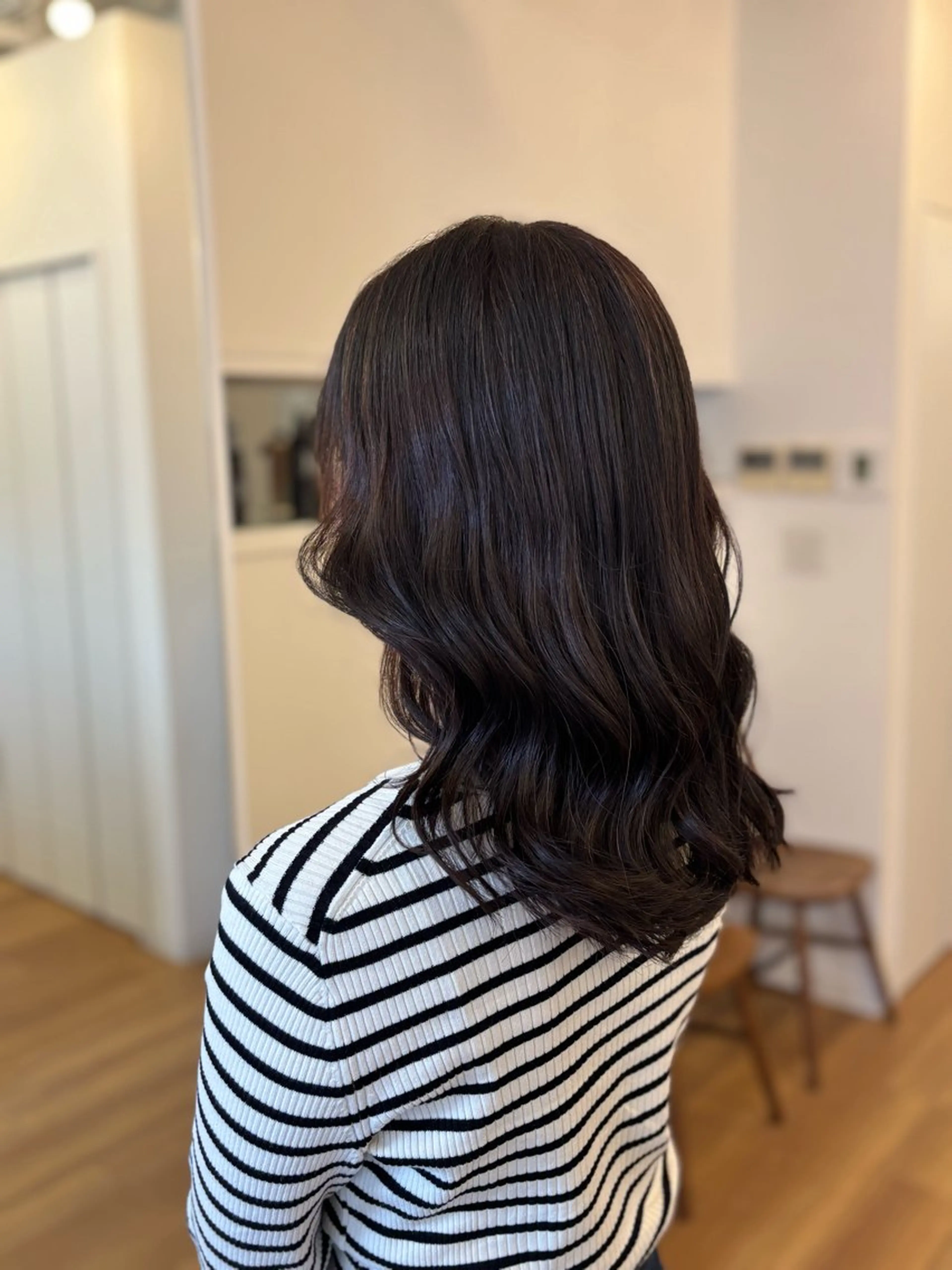 ミディアム カラー アッシュ アッシュブラウン ブラウンカラー レイヤーカット ローレイヤー momo /フェイスレイヤーのヘアスタイル