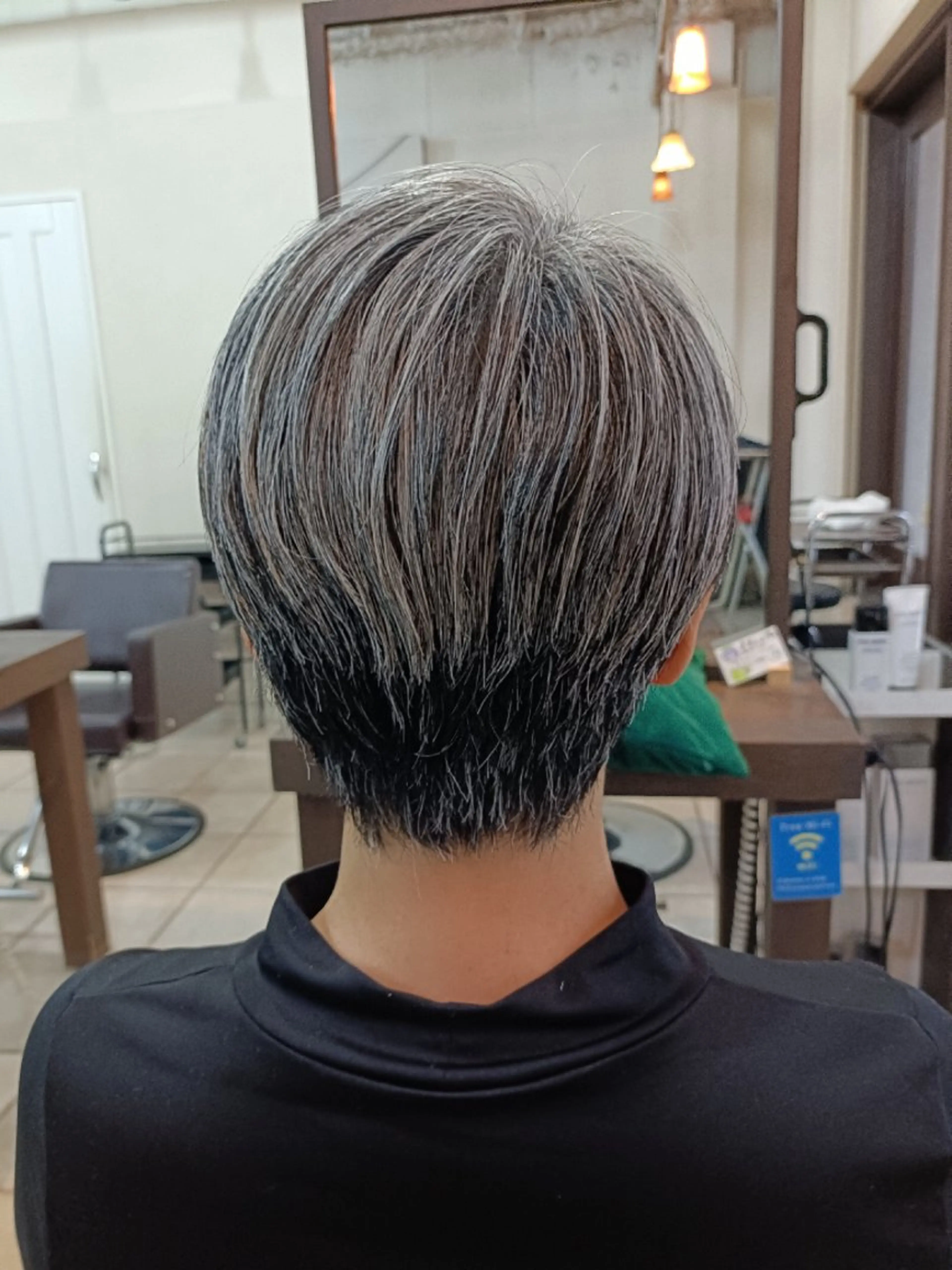 ショート 勝連 利恵のヘアスタイル