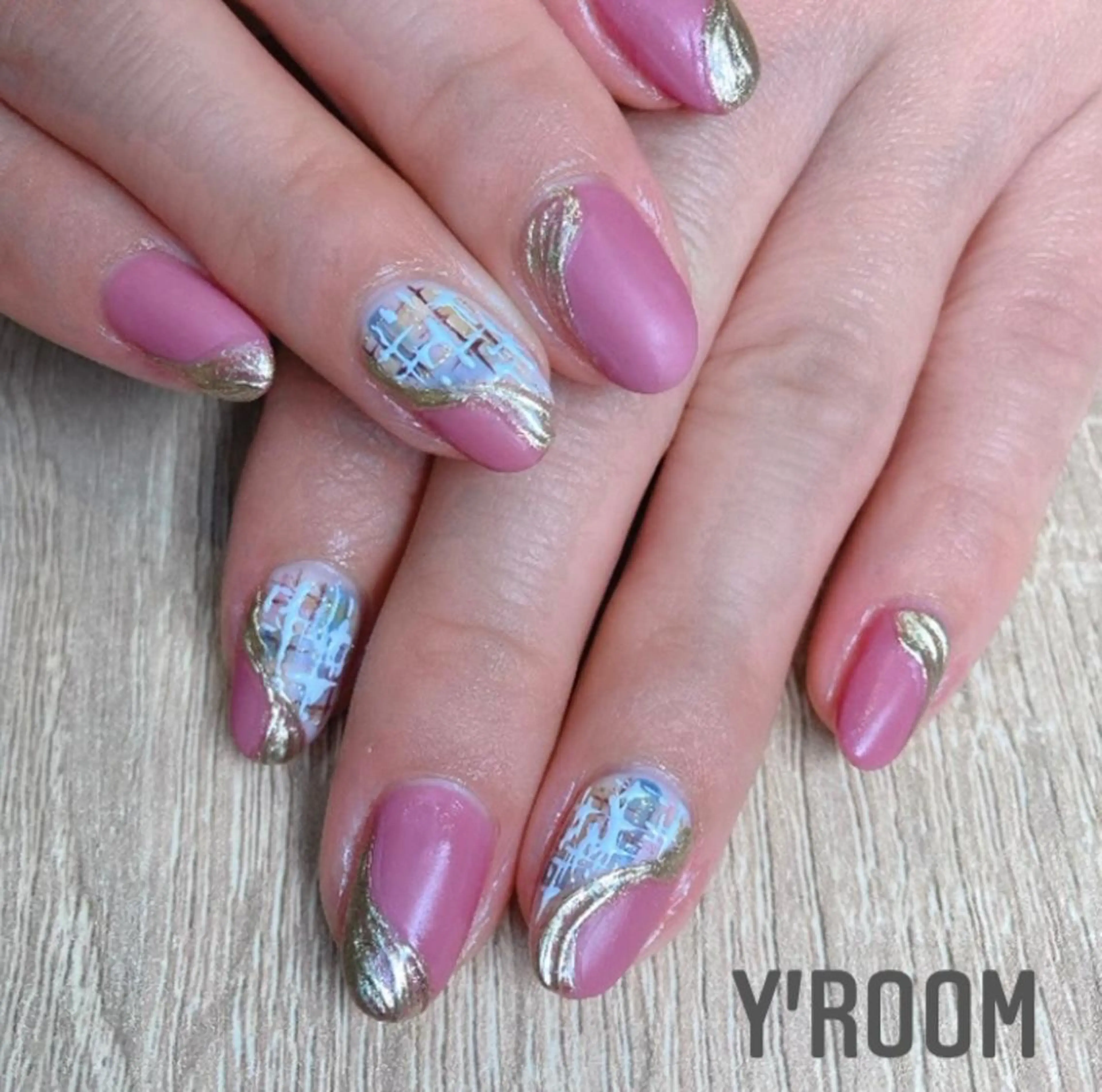 ネイル オーロラネイル フラッシュネイル ジェルネイル 氷ネイル・うるうるネイル マグネットネイル ハンドネイル YUKA （ネイリスト）のネイルデザイン