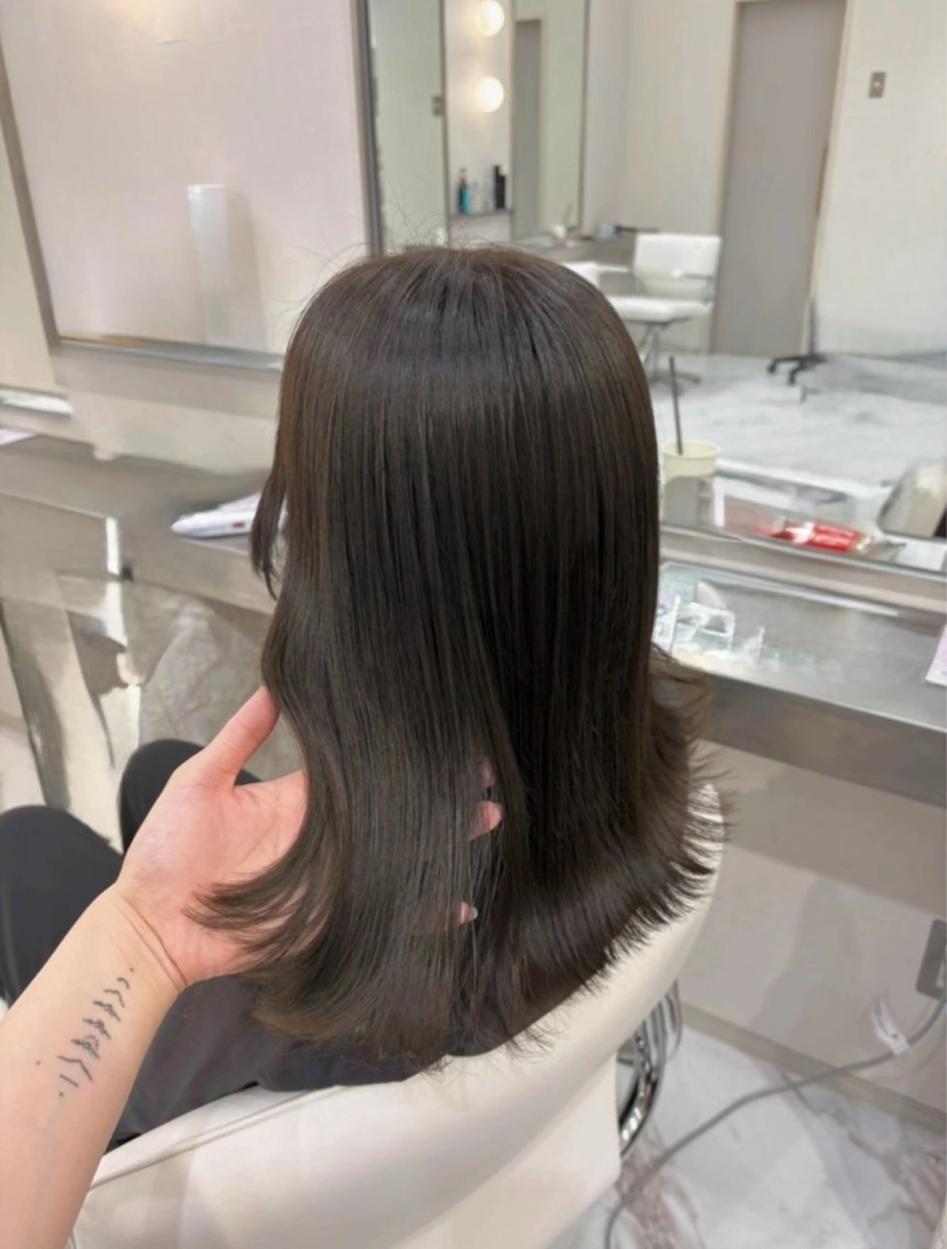ミディアム カラー パーマ ベージュカラー ブリーチ 透明感カラー ダブルカラー グレージュ カット ヘアカラー トリートメント TOMO/ブリーチ 無しオリーブのヘアスタイル
