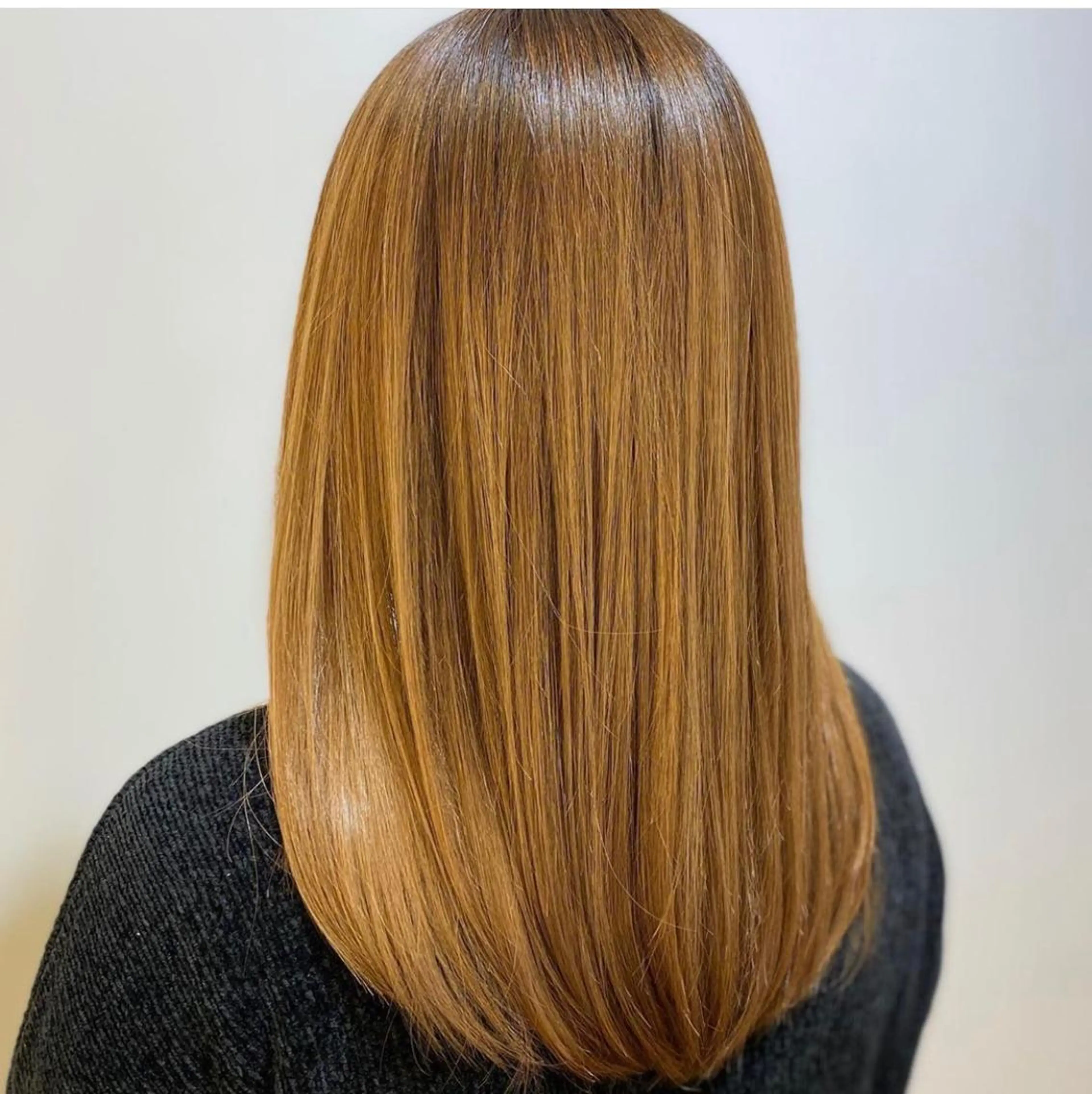 ロング カラー アダチ コウスケのヘアスタイル