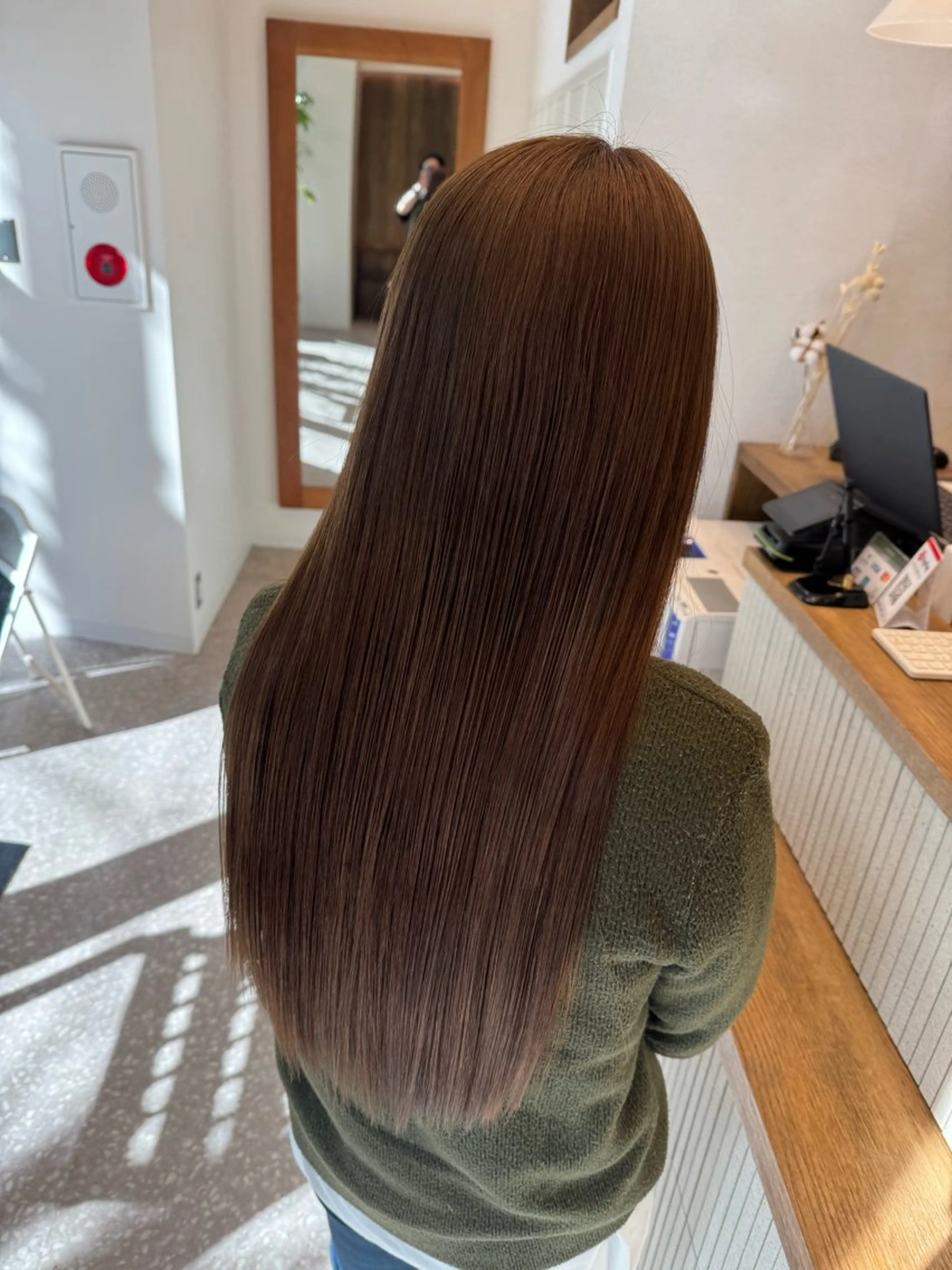 ロング 髪質改善 縮毛矯正 カット ヘアカラー トリートメント 荒木 理緒のヘアスタイル