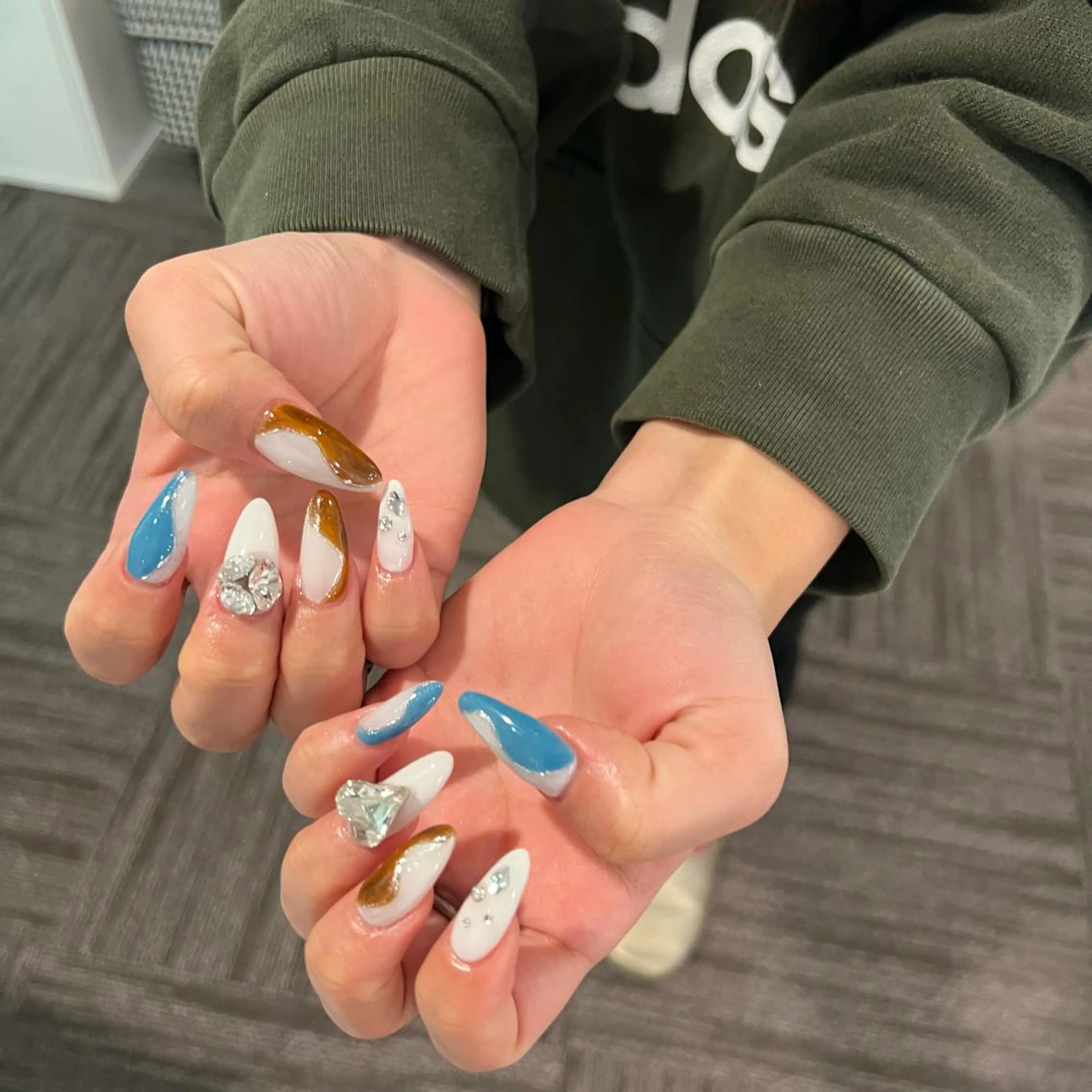 ネイル ストーンネイル You&Me Yukiのネイルデザイン