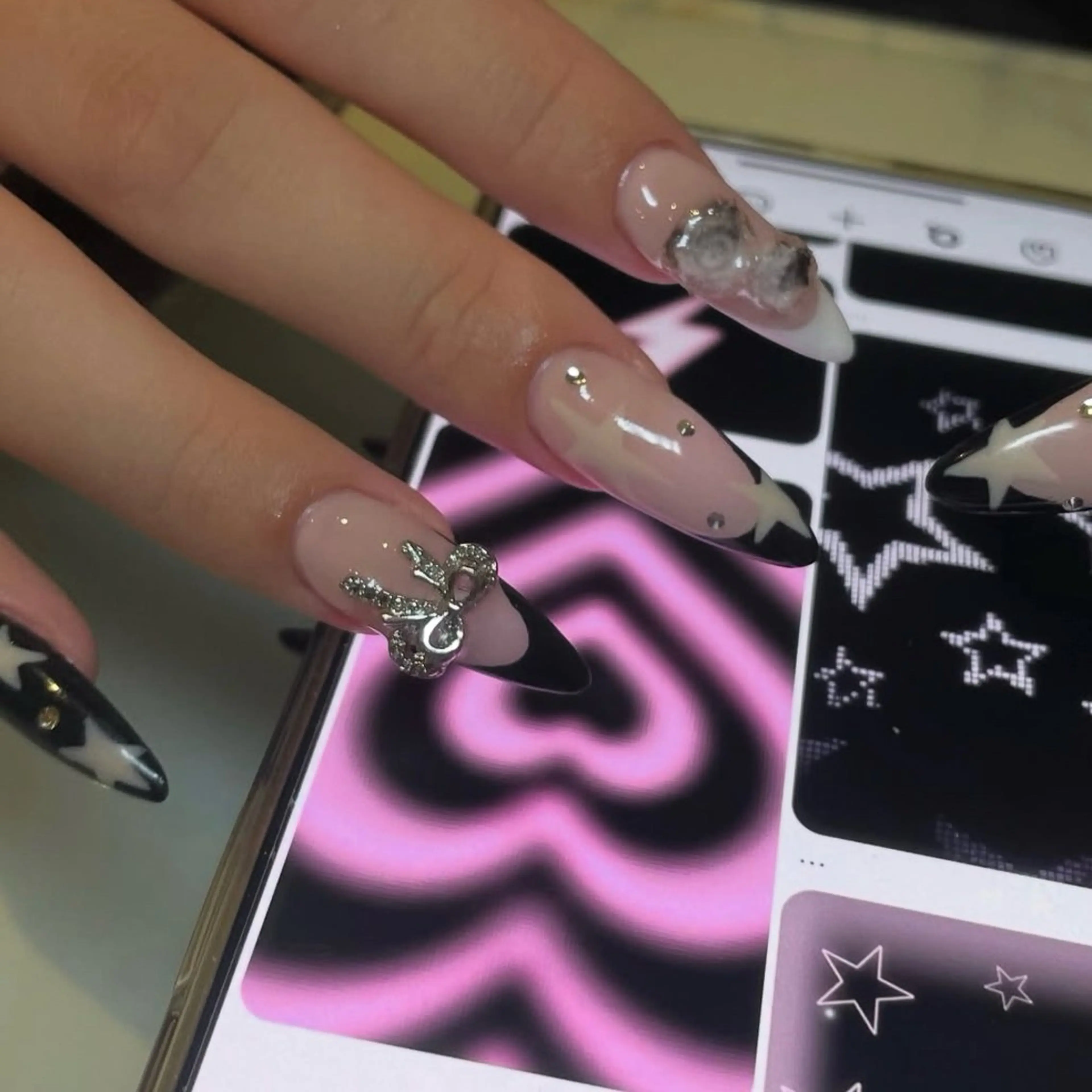 ネイル ピンク ハンドネイル Lua🌙ワンホン♡ ギャル♡推し活♡のネイルデザイン