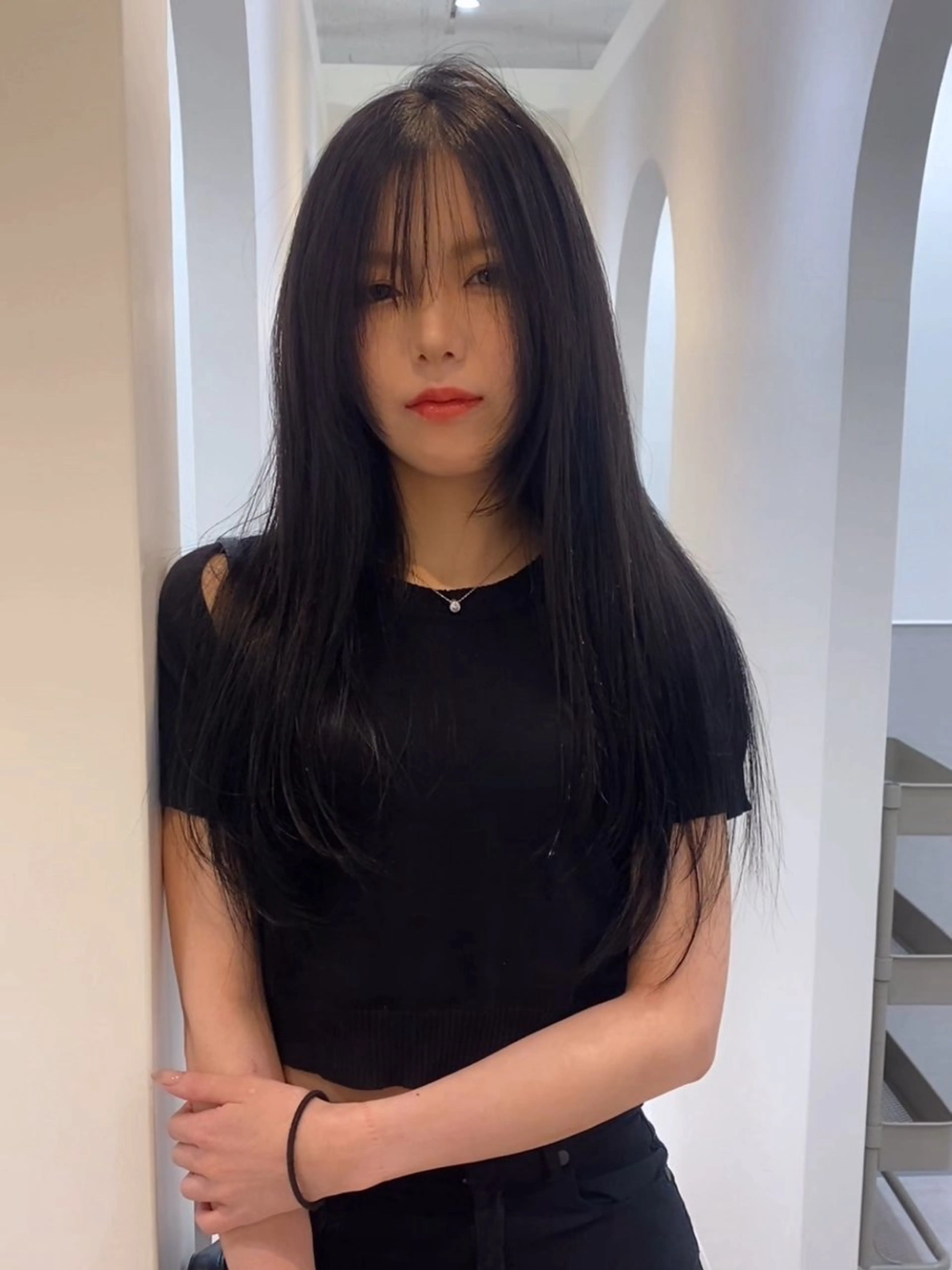 セミロング 韓国🇰🇷レイヤー 似合わせ顔まわりのヘアスタイル