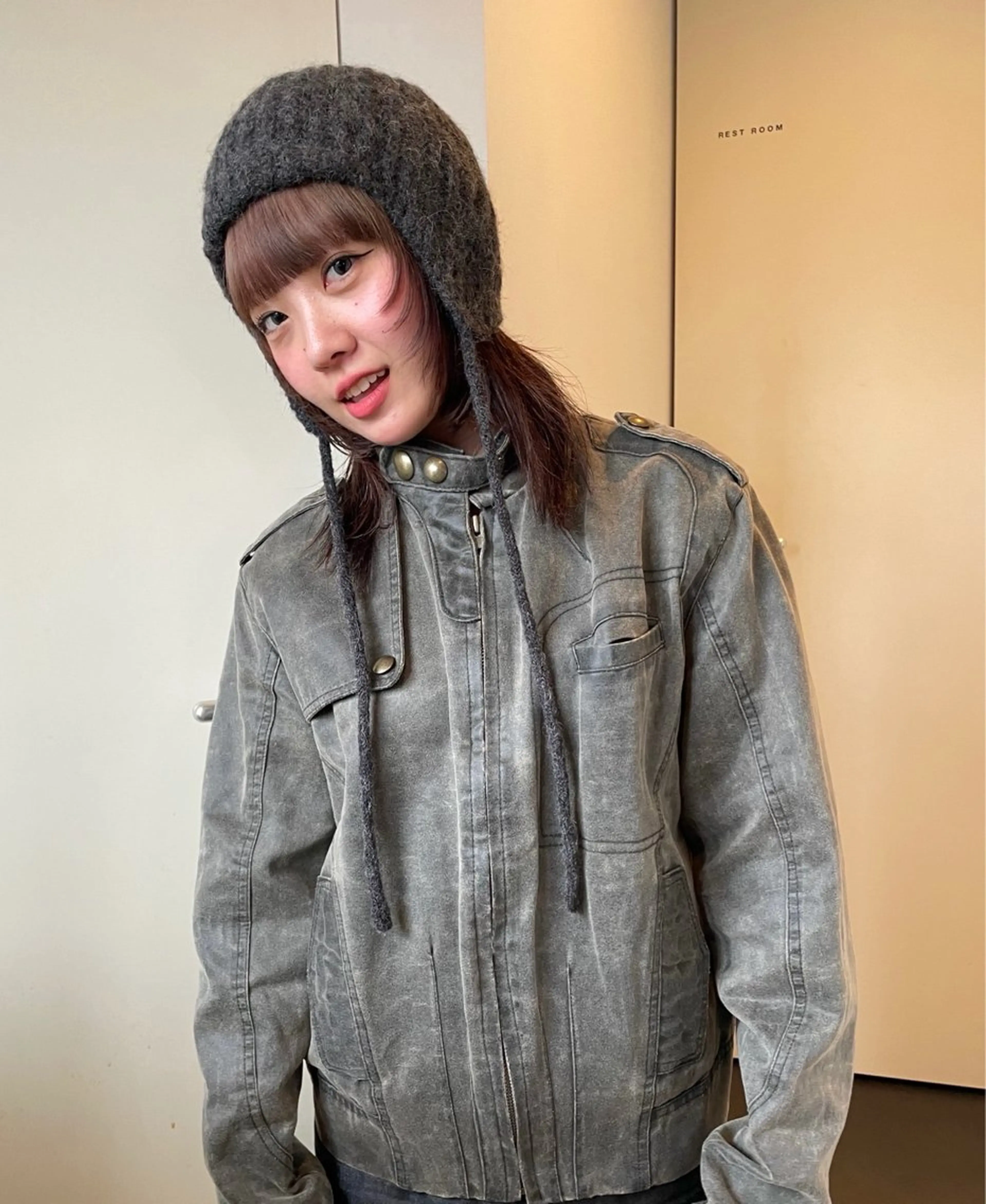ミディアム カラー ブラウンカラー 顔まわりレイヤー レイヤーカット ウルフカット カット ヘアカラー トリートメント MIU/ルーツカラー 顔まわりレイヤーのヘアスタイル