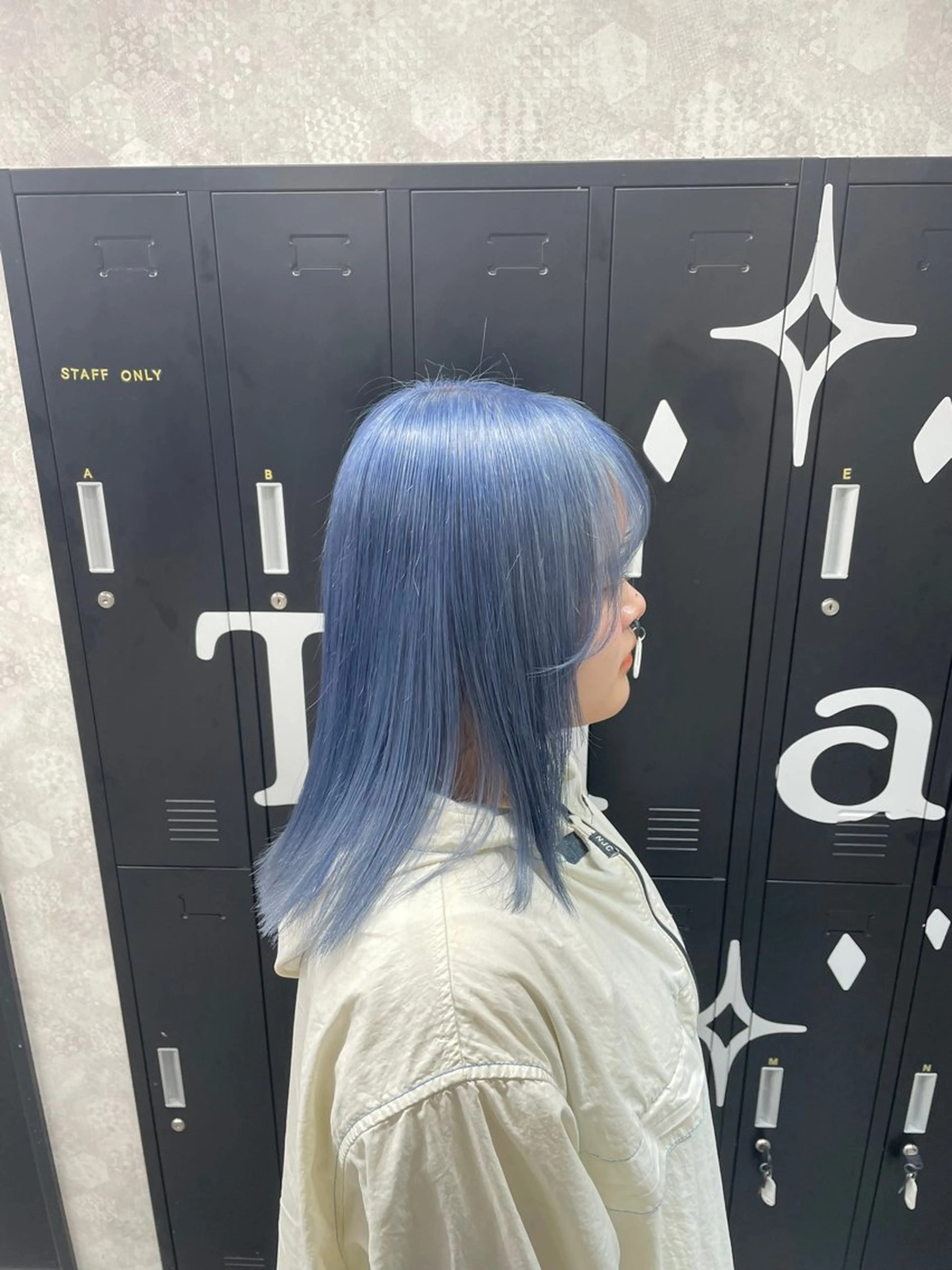 ミディアム カラー アッシュ アッシュグレー ベージュカラー ブリーチ ブロンド カット ヘアカラー トリートメント 【美髪ハイトーン】 髪質改善/大和🎀のヘアスタイル