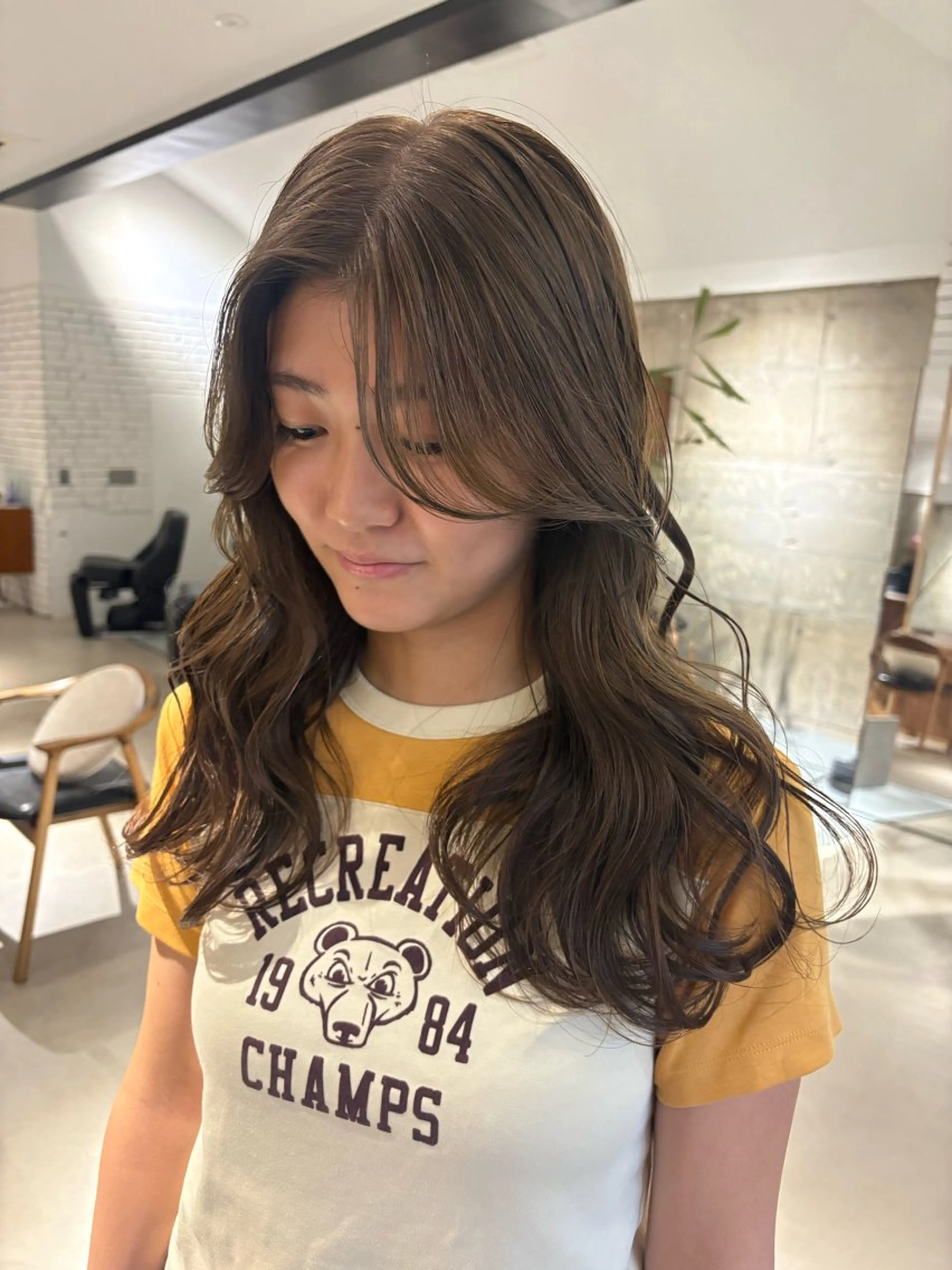 ミディアム カラー ベージュカラー オリーブベージュ カット ヘアカラー トリートメント Yui⭐️ 透け感カラーのヘアスタイル