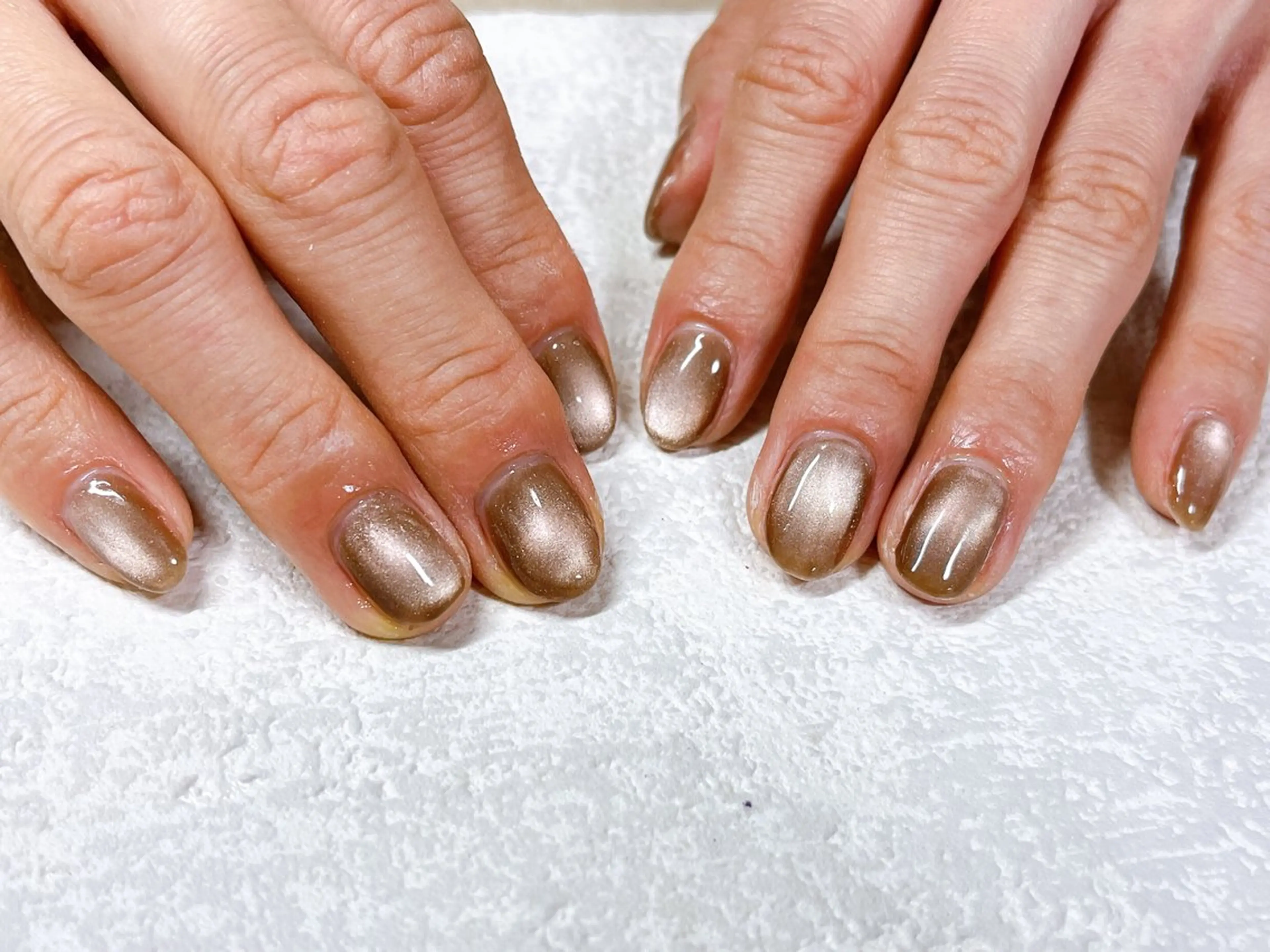 ネイル オーロラネイル ブラウン フットネイル フレンチネイル ジェルネイル ハンドネイル mogunail &blowのネイルデザイン