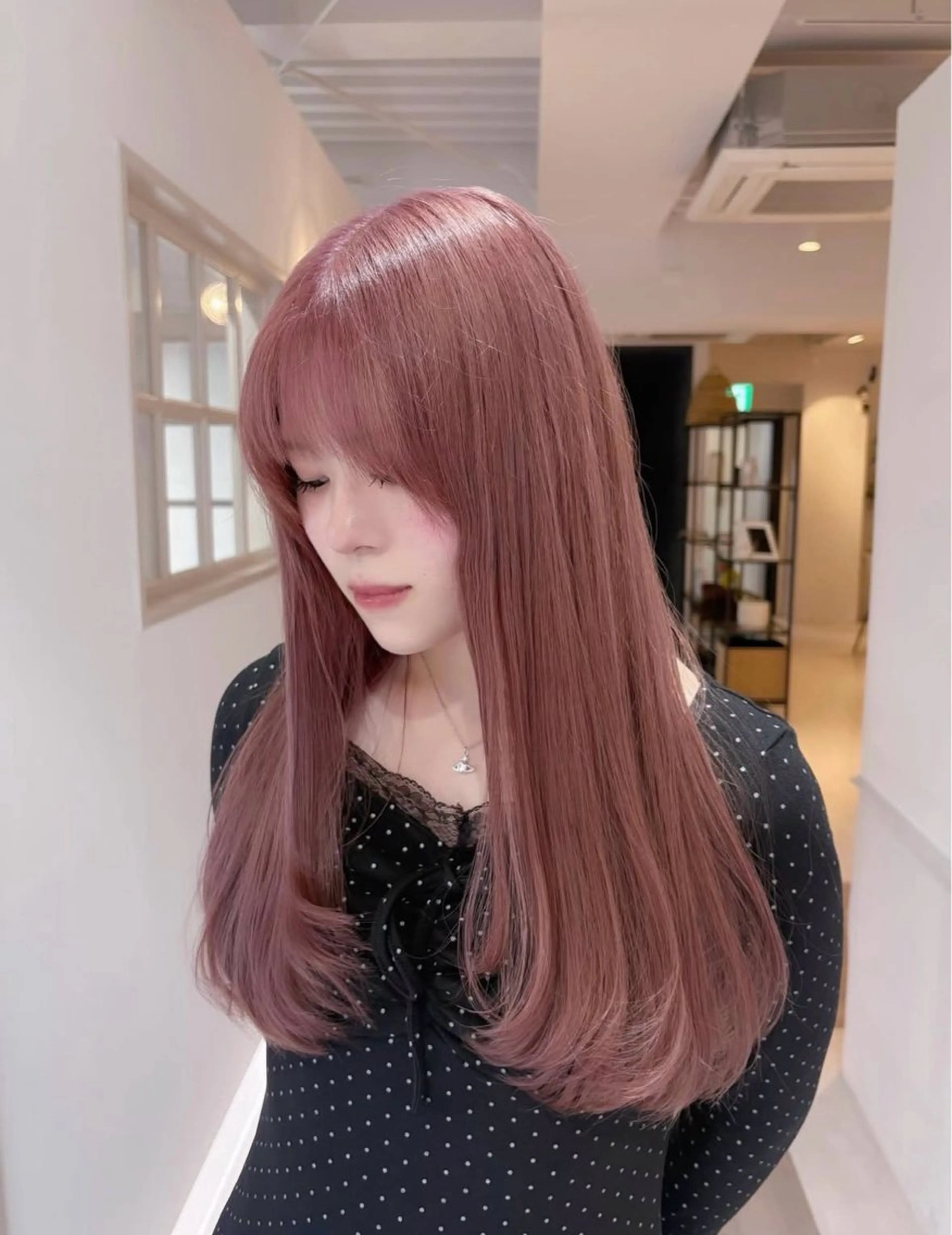 ロング ロングレイヤー レイヤーカット ロング ニトウ レイナのヘアスタイル