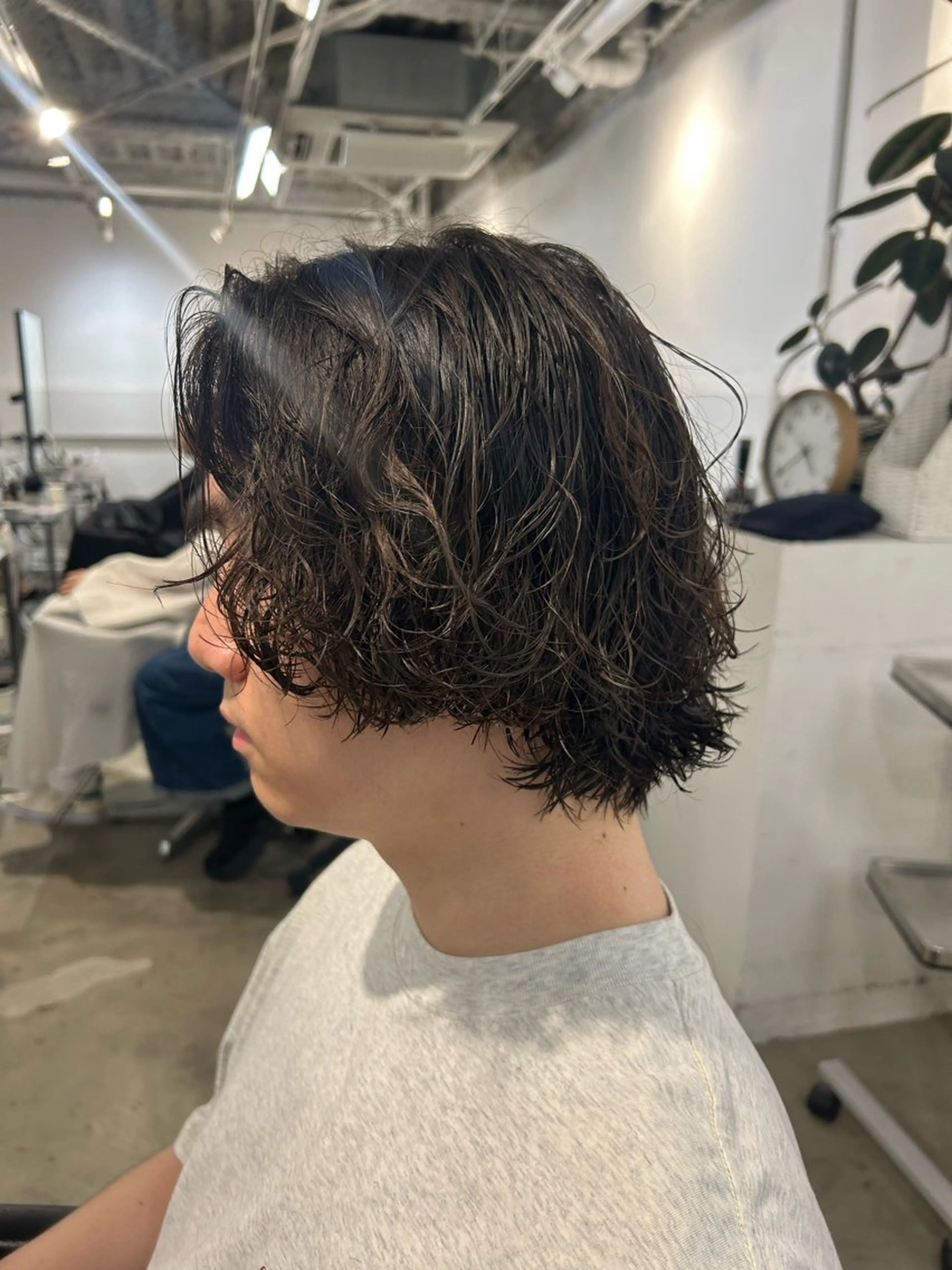 パーマ メンズ ビジネス センターパート フェードカット フェザーパーマ メンズ韓国風 カット パーマ メンズパーマ特化 💈藤田晃志のヘアスタイル