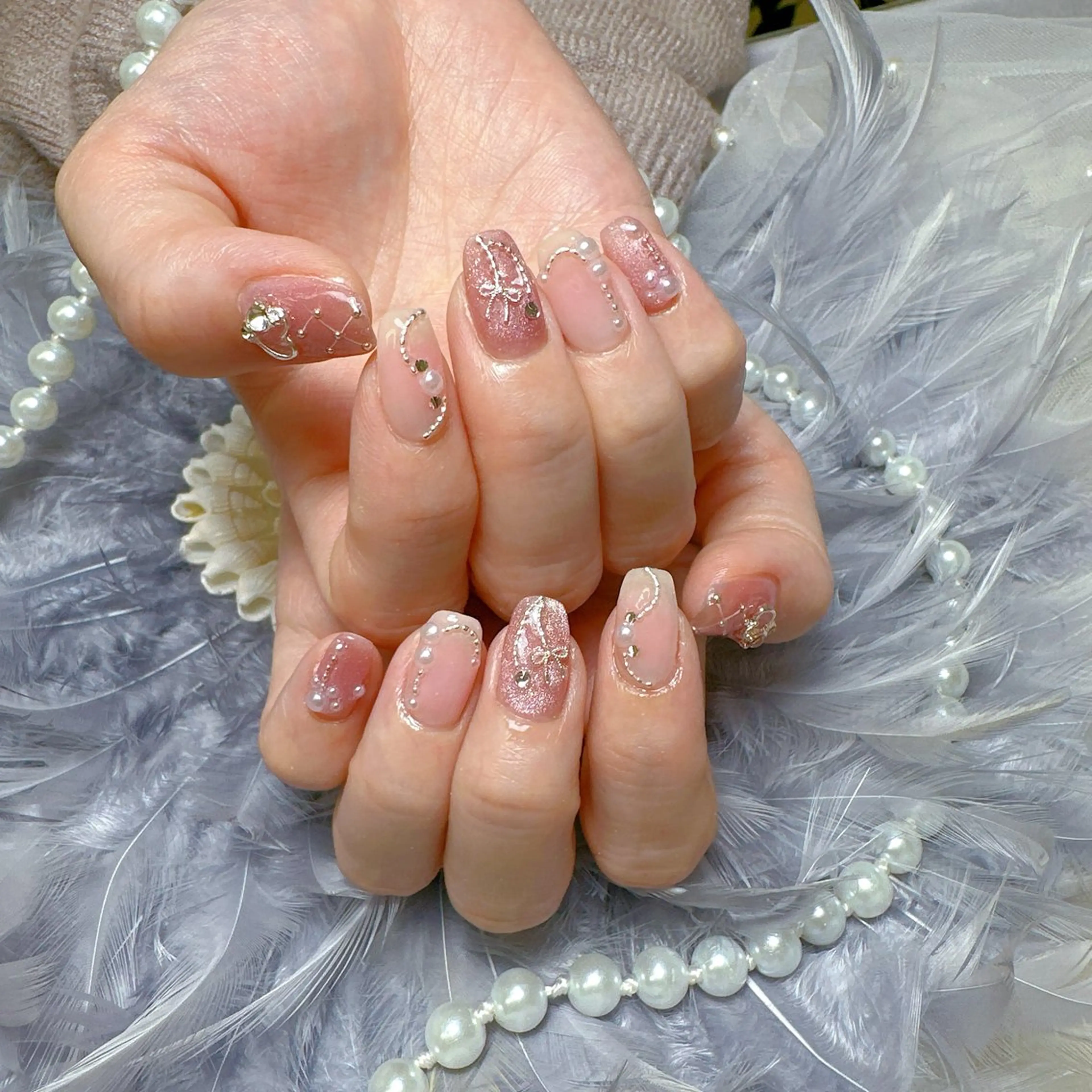 ネイル チークネイル ハート 持ち込み リボン ハンドネイル Pretty Nail Salonのネイルデザイン