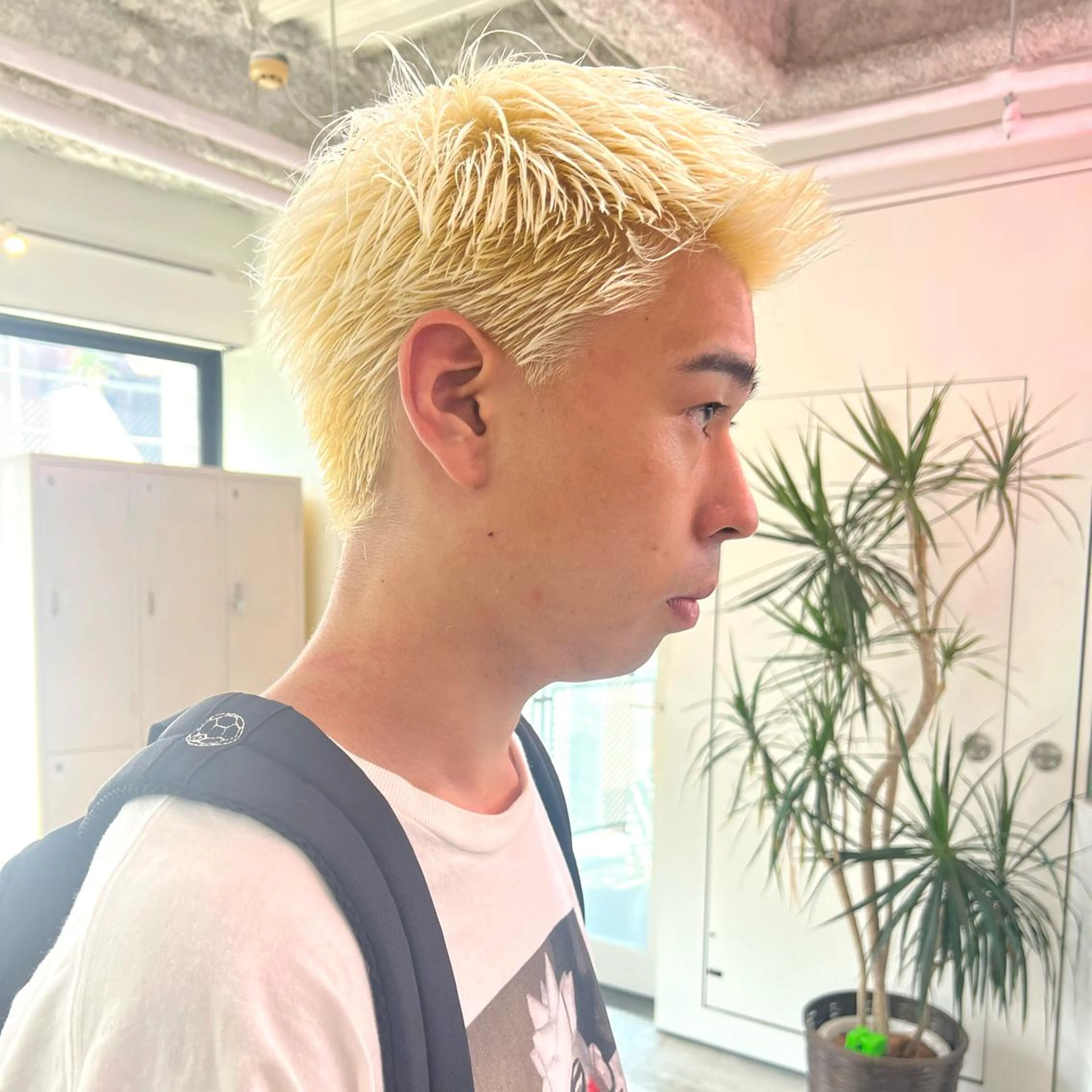 ショート カラー パーマ ヘアアレンジ メンズ キッズ ネイル マツエク・マツパ アイブロウ 🧨ブリーチー×ボブ レイヤー💎じゅえるのヘアスタイル