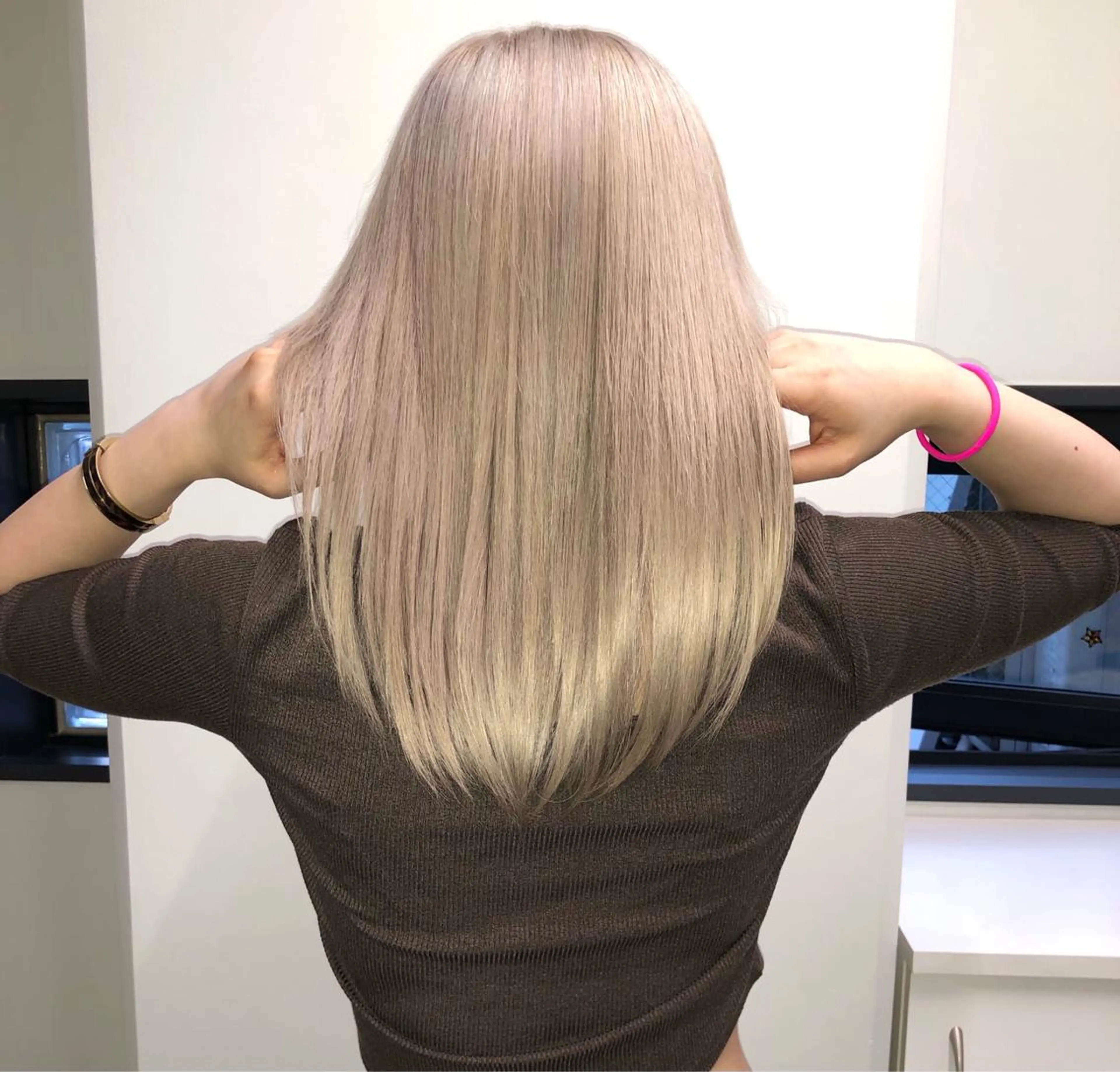 セミロング 🪄🫧ハイトーン/ 乙津茜🐰L'wisのヘアスタイル