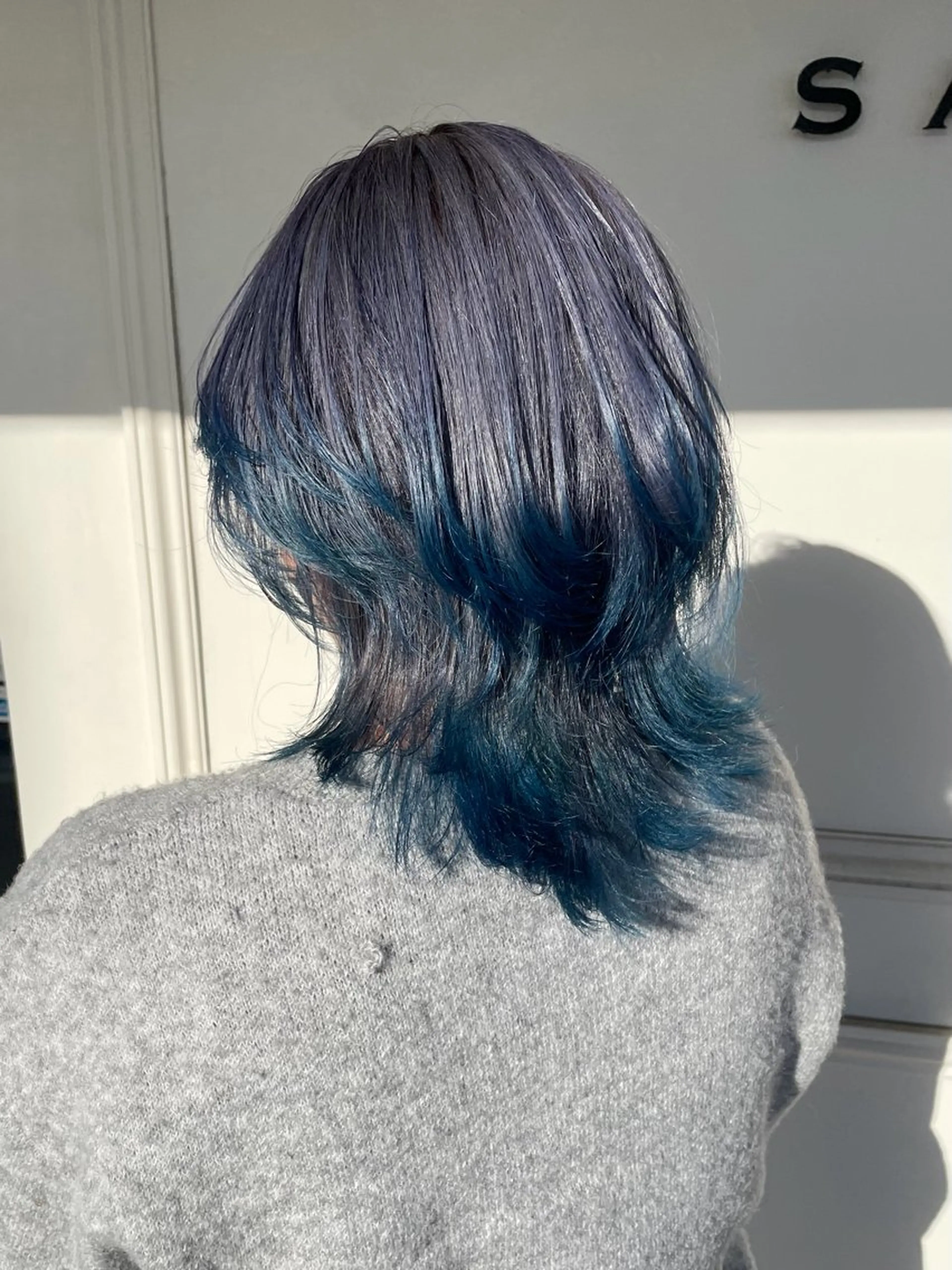 ミディアム ウルフカット カット ヘアカラー SARA古賀店 かすみ🐬🩵のヘアスタイル