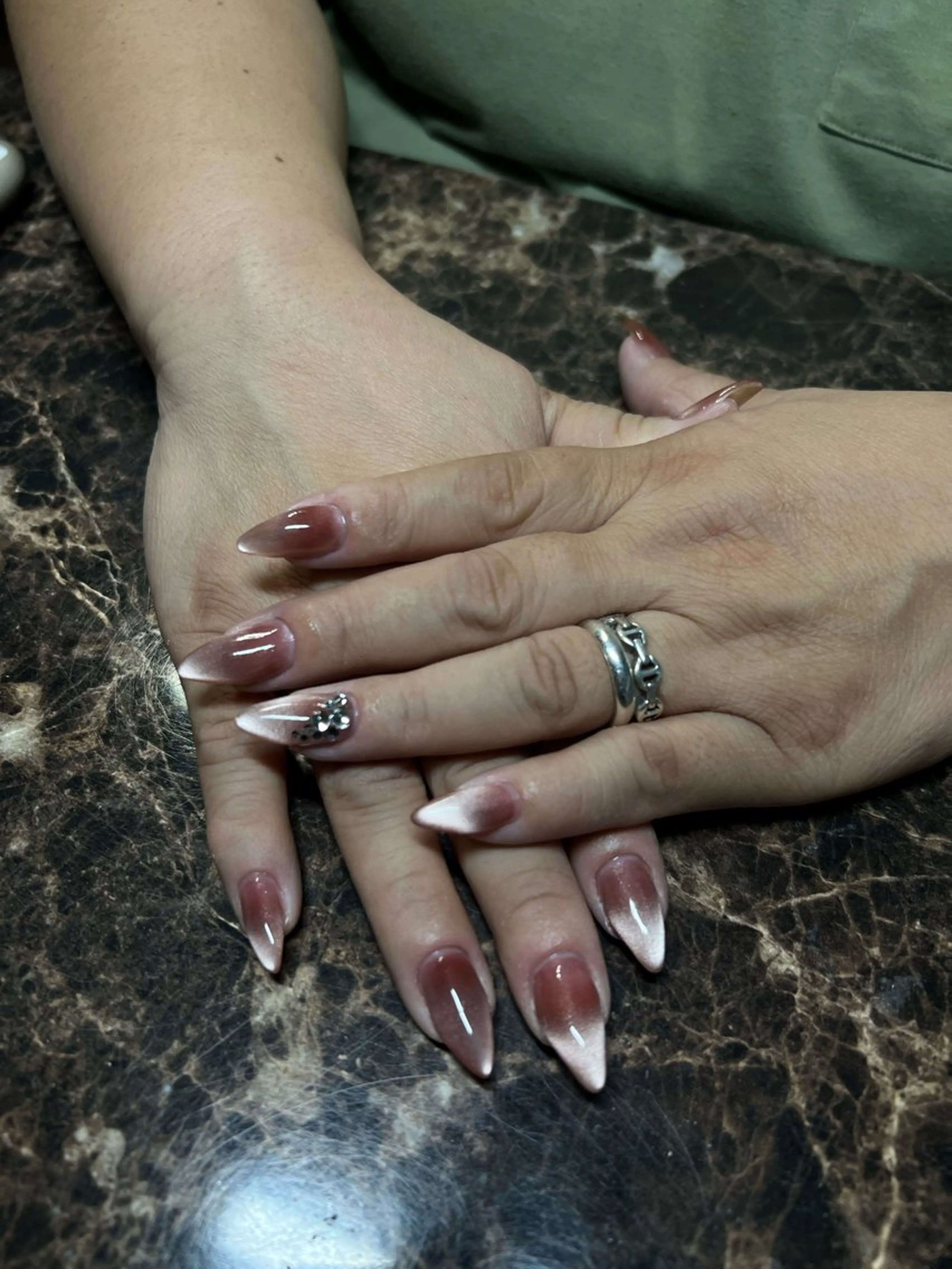 ネイル マグネットネイル ハンドネイル ハンドケア IROHA NAIL 聖奈のネイルデザイン