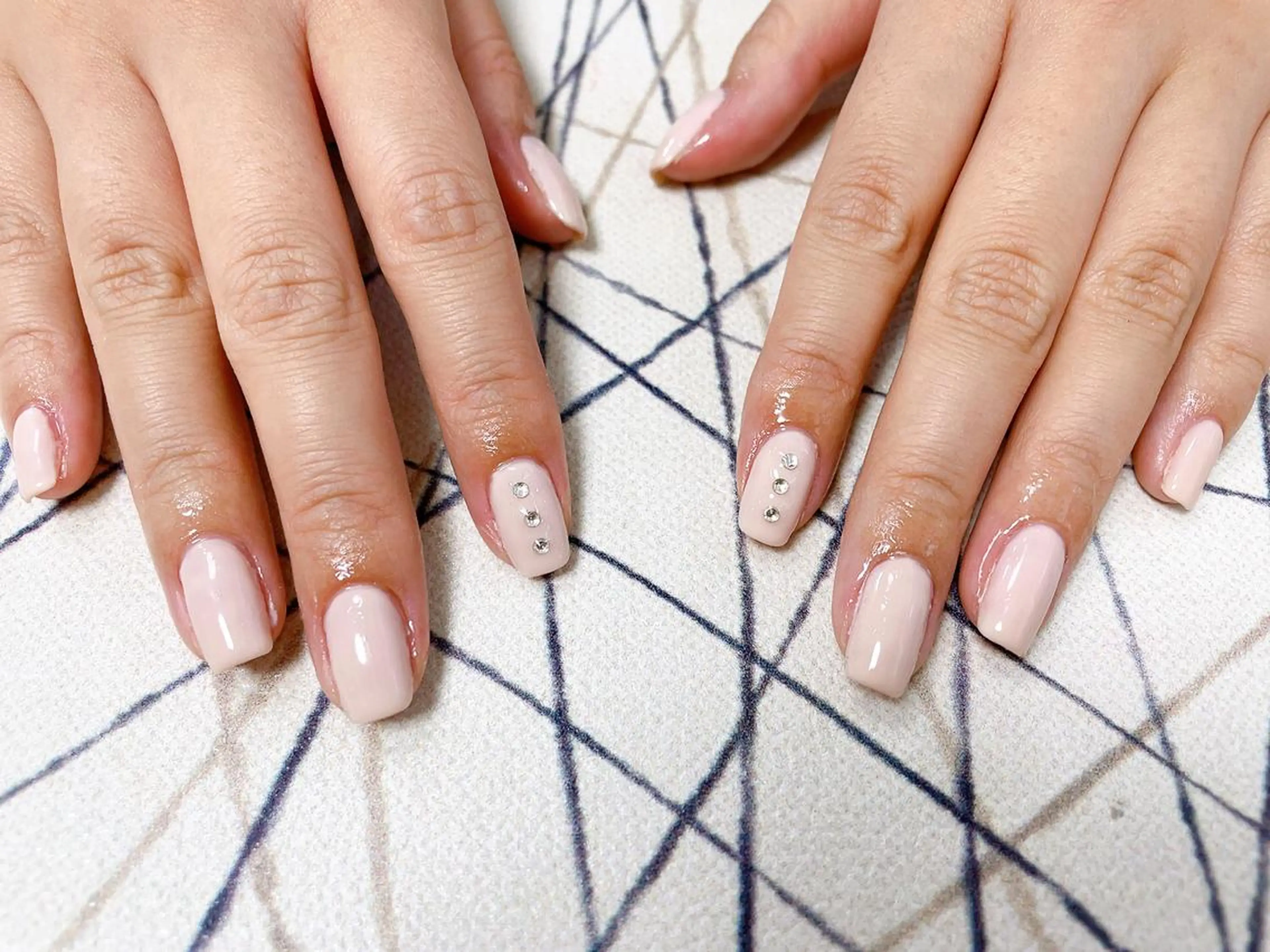 ネイル オーロラネイル フラワーネイル フットネイル フレンチネイル ジェルネイル ハンドネイル mogunail &blowのネイルデザイン