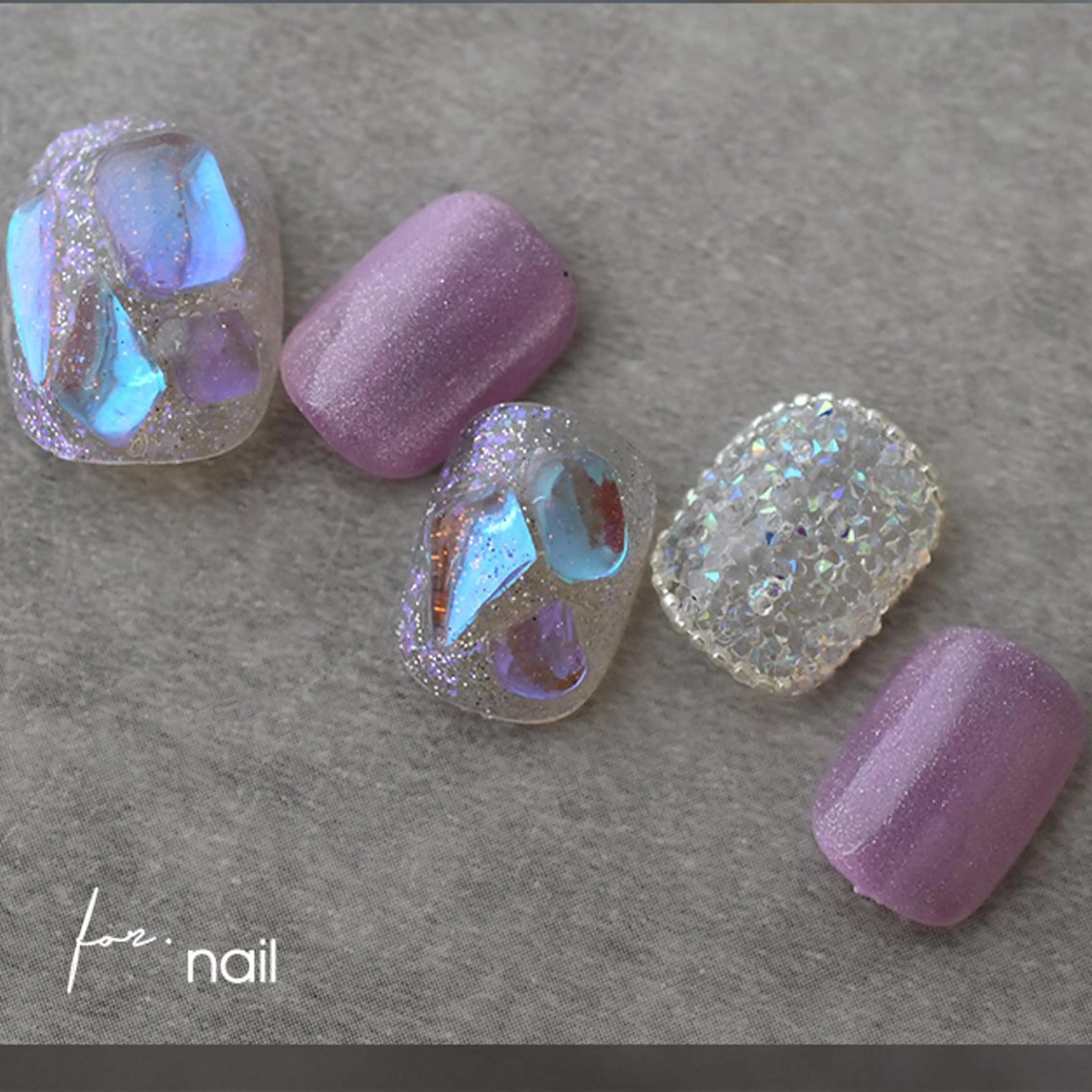 ショート カラー ヘアアレンジ ネイル Aayley アイリ―サロンのネイルデザイン