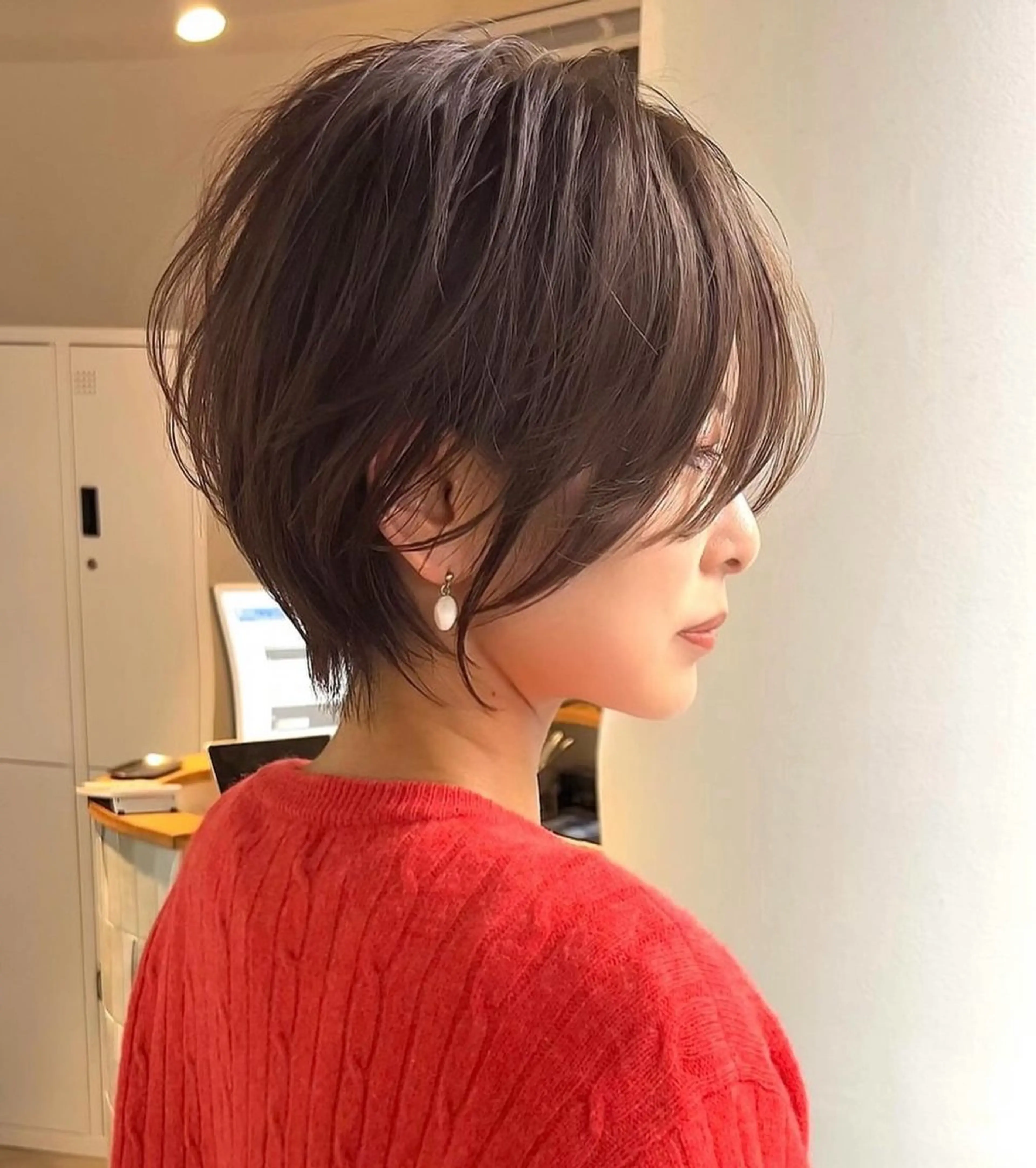 ショート カラー 切りっぱなしボブ レイヤー/縮毛矯正のヘアスタイル