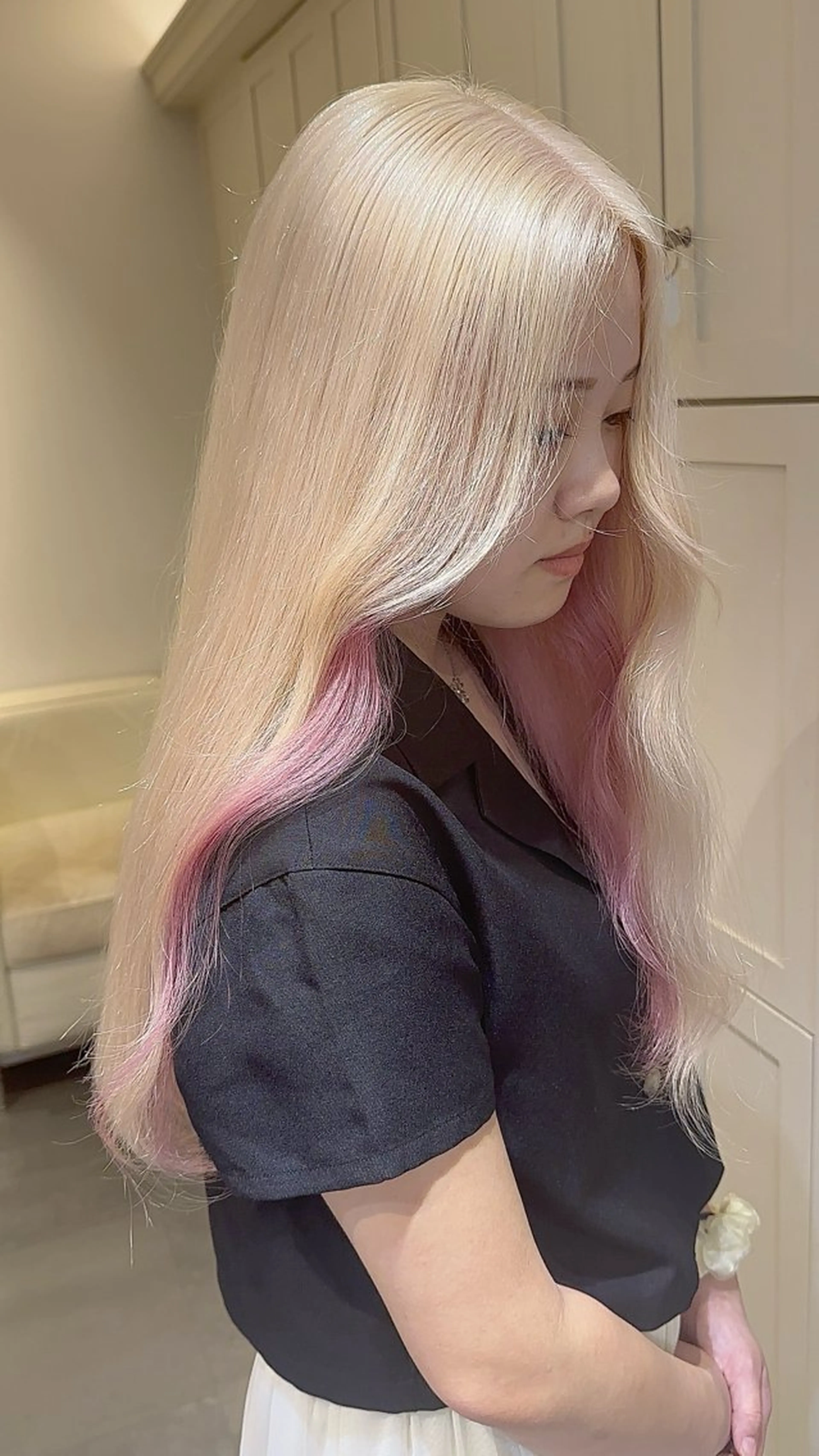 ロング カラー 抜きっぱなしブロンド ブロンド デザインカラー ハイトーンカラー インナーカラー ヘアカラー トリートメント ヒロミ/ミルクティー /ブロンド/ピンクのヘアスタイル